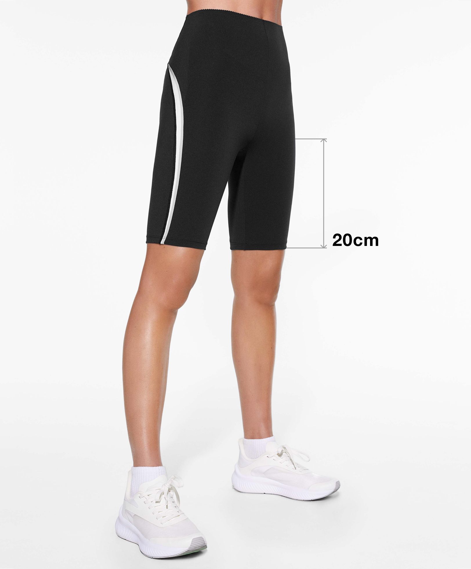 Microperforated 25cm compressive cycle shorts