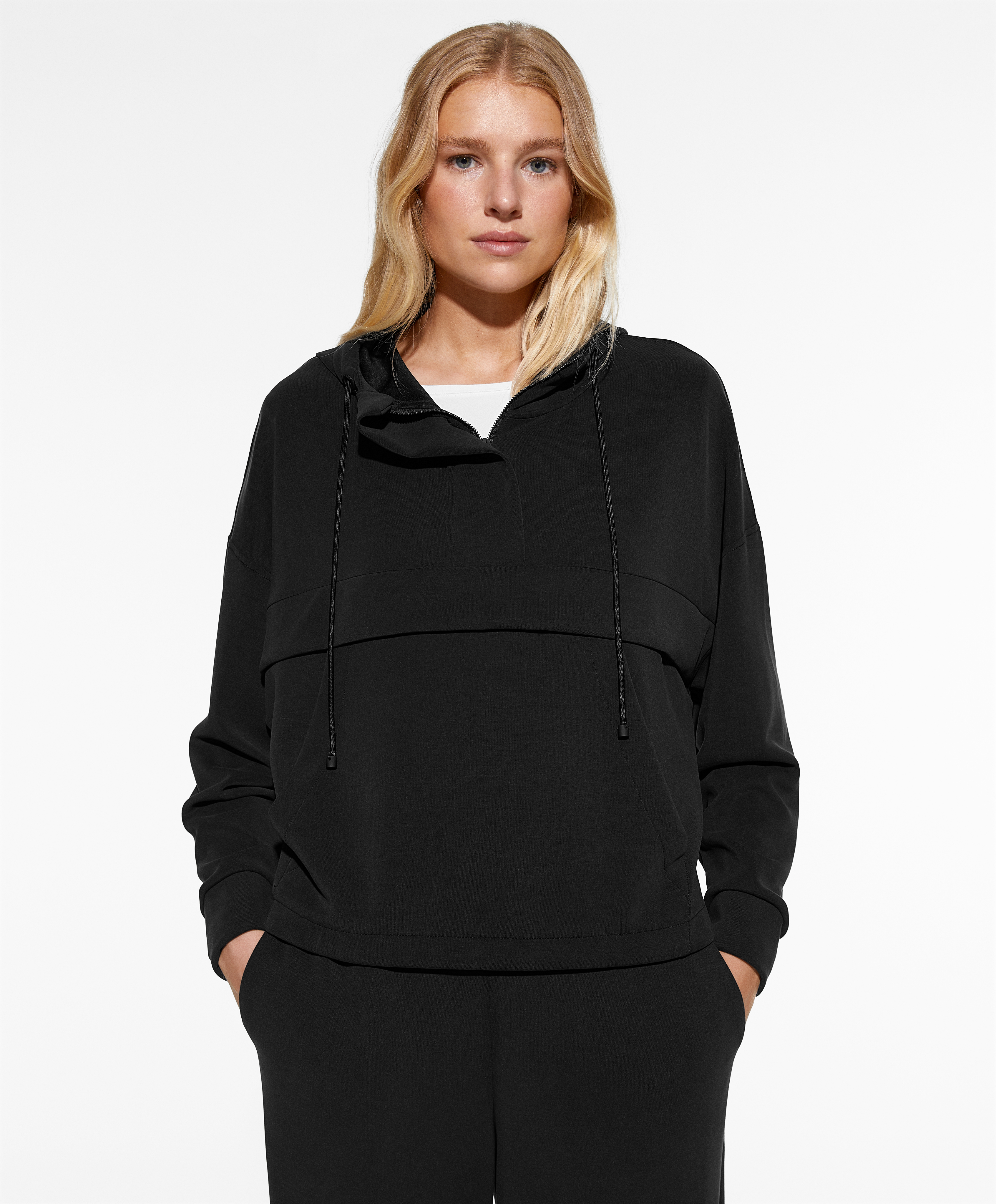 Soft-touch sweatshirt with modal and zip
