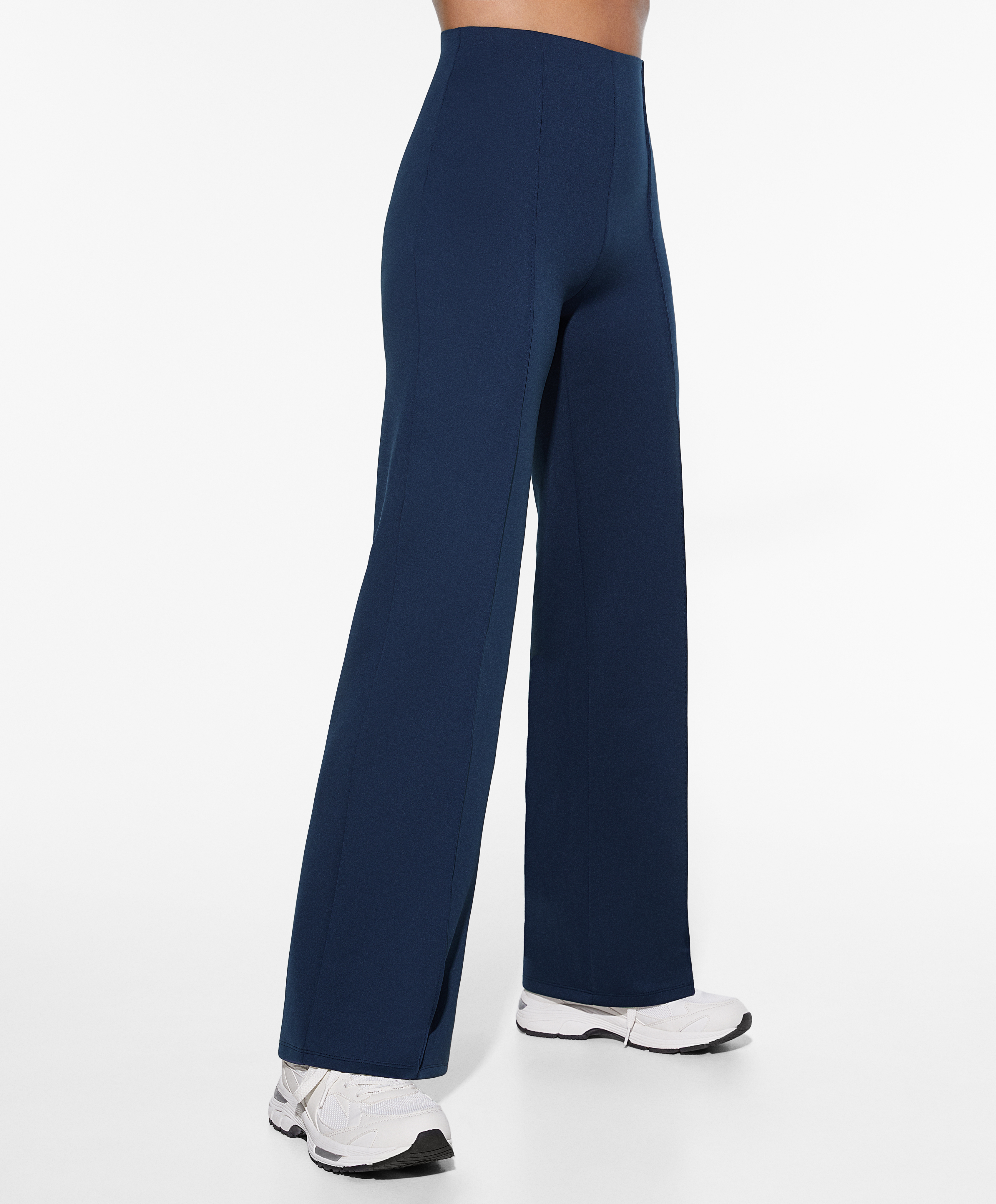 Straight trousers in high-strength fabric