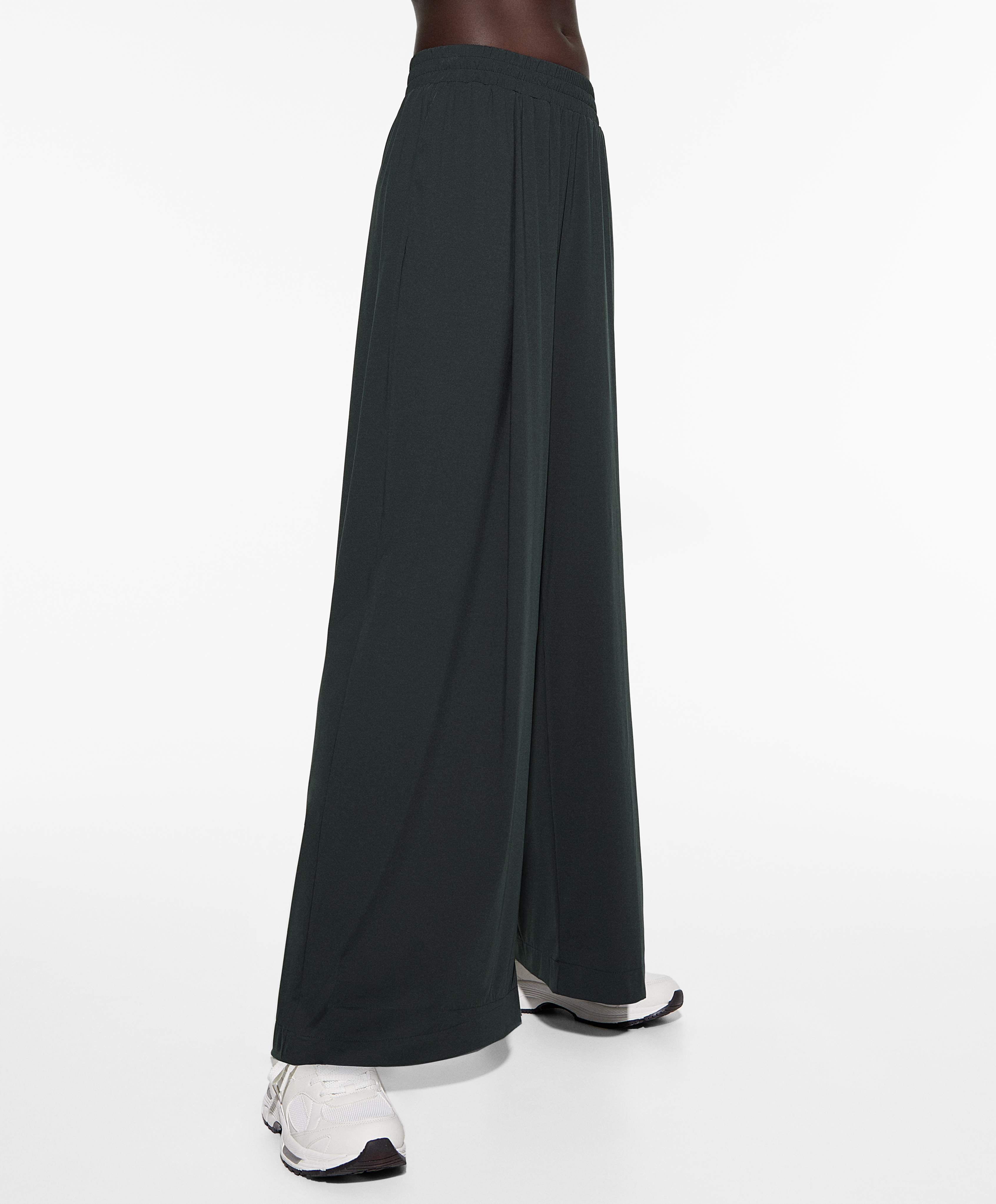 Light touch pleated trousers