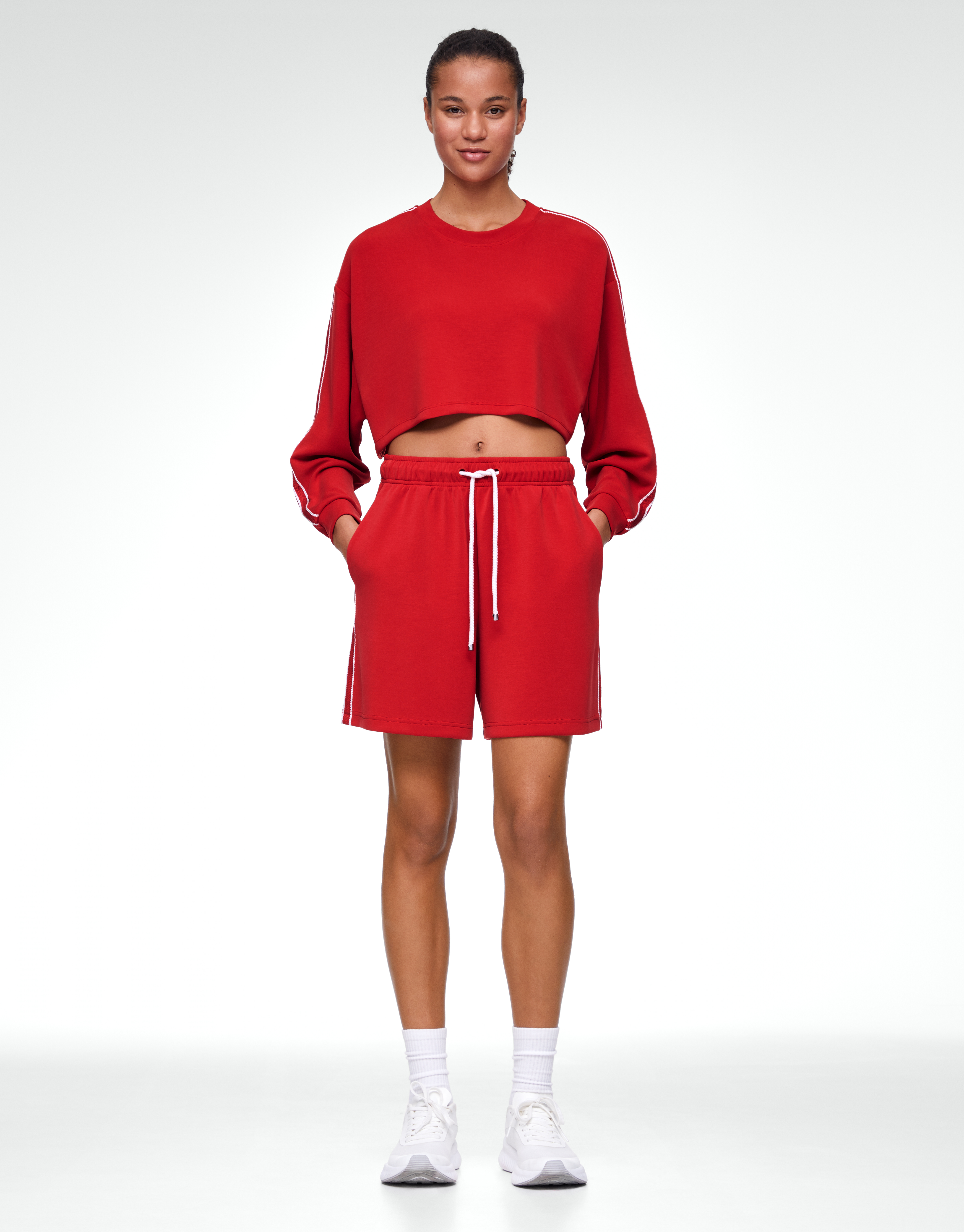 Red modal short total look