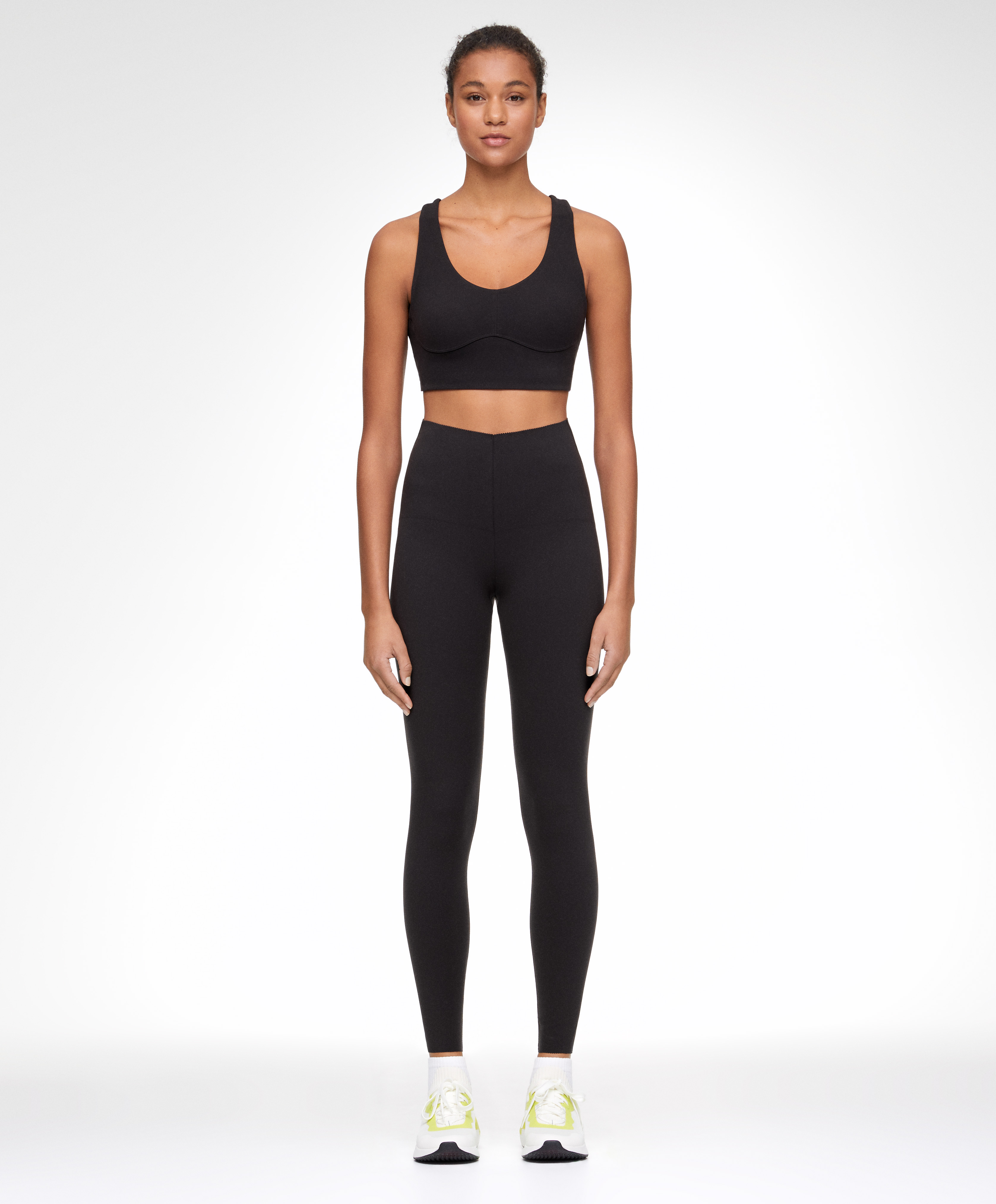 Total look compressive core control negro OYSHO United States