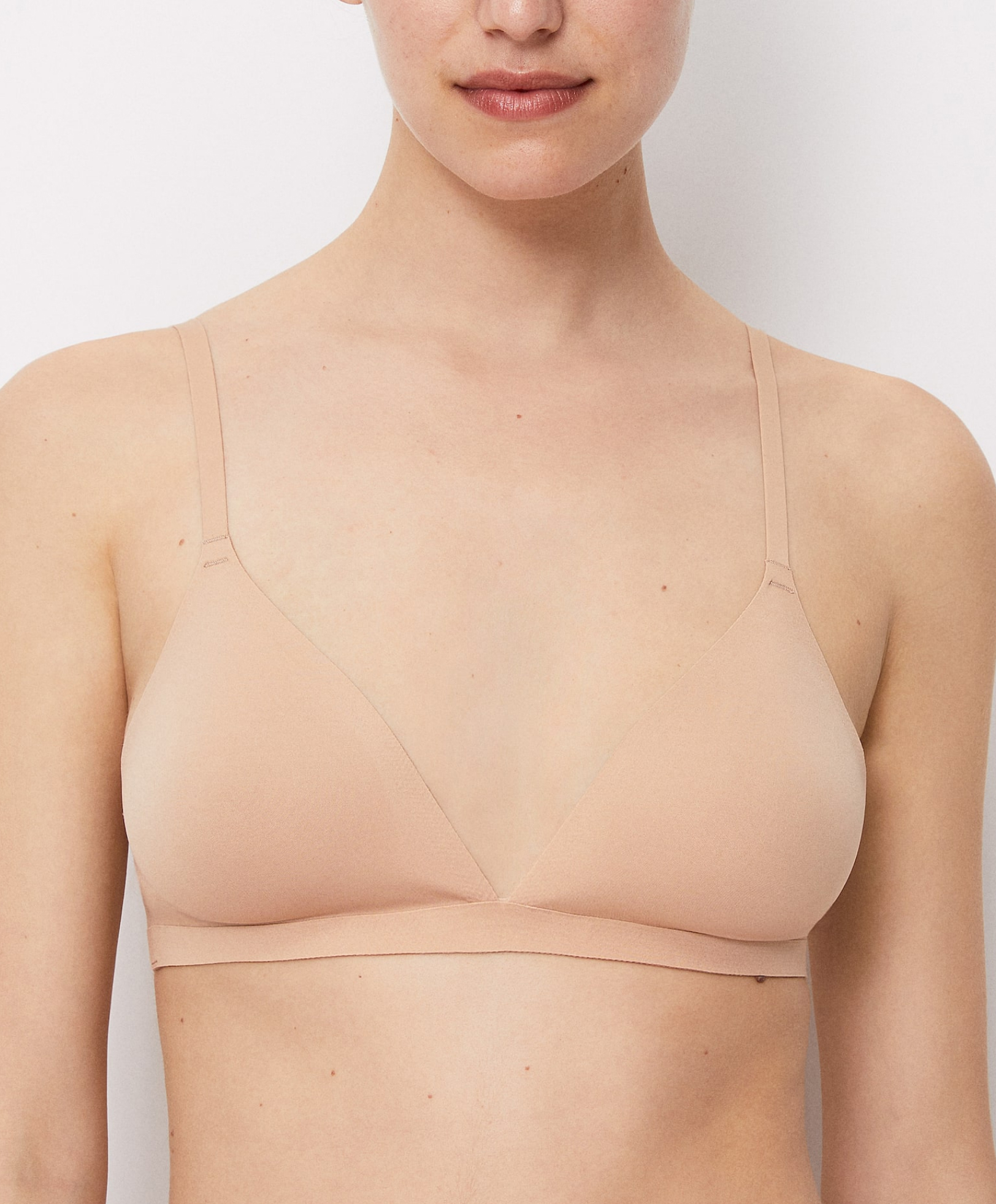 Multi-way invisible triangle bra