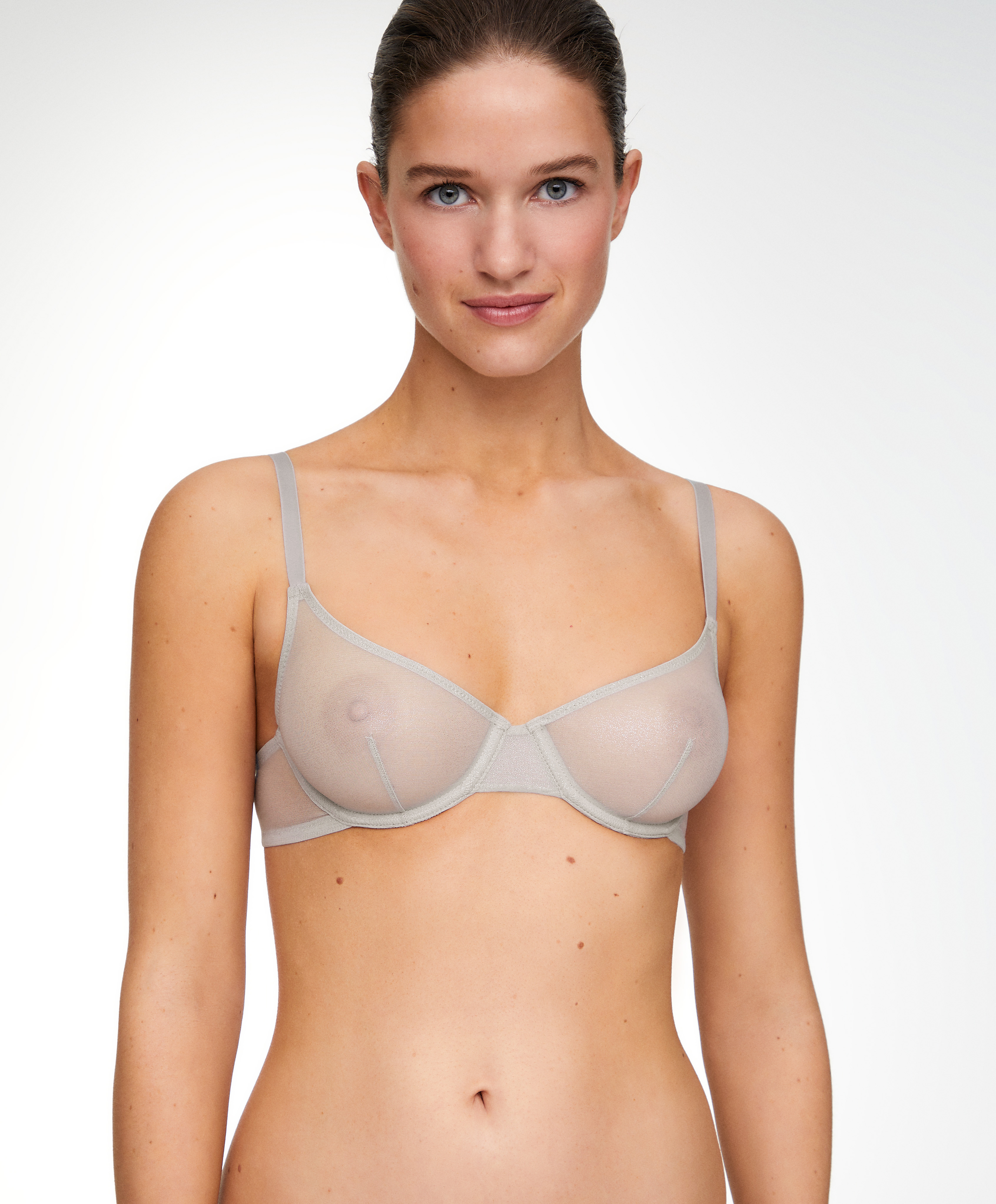Non-padded underwired classic bra in shiny tulle
