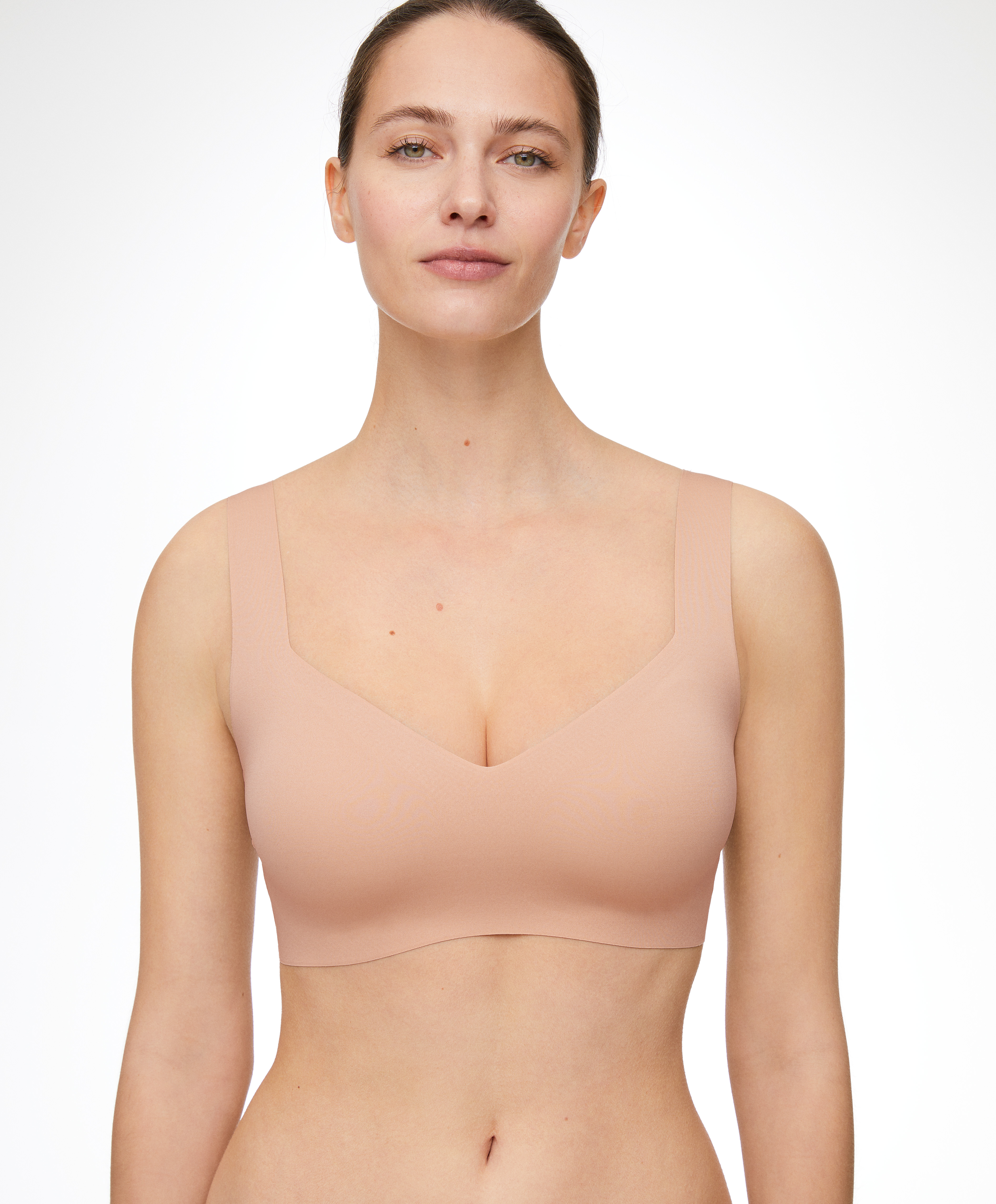 Invisible laser-cut V-neck bra