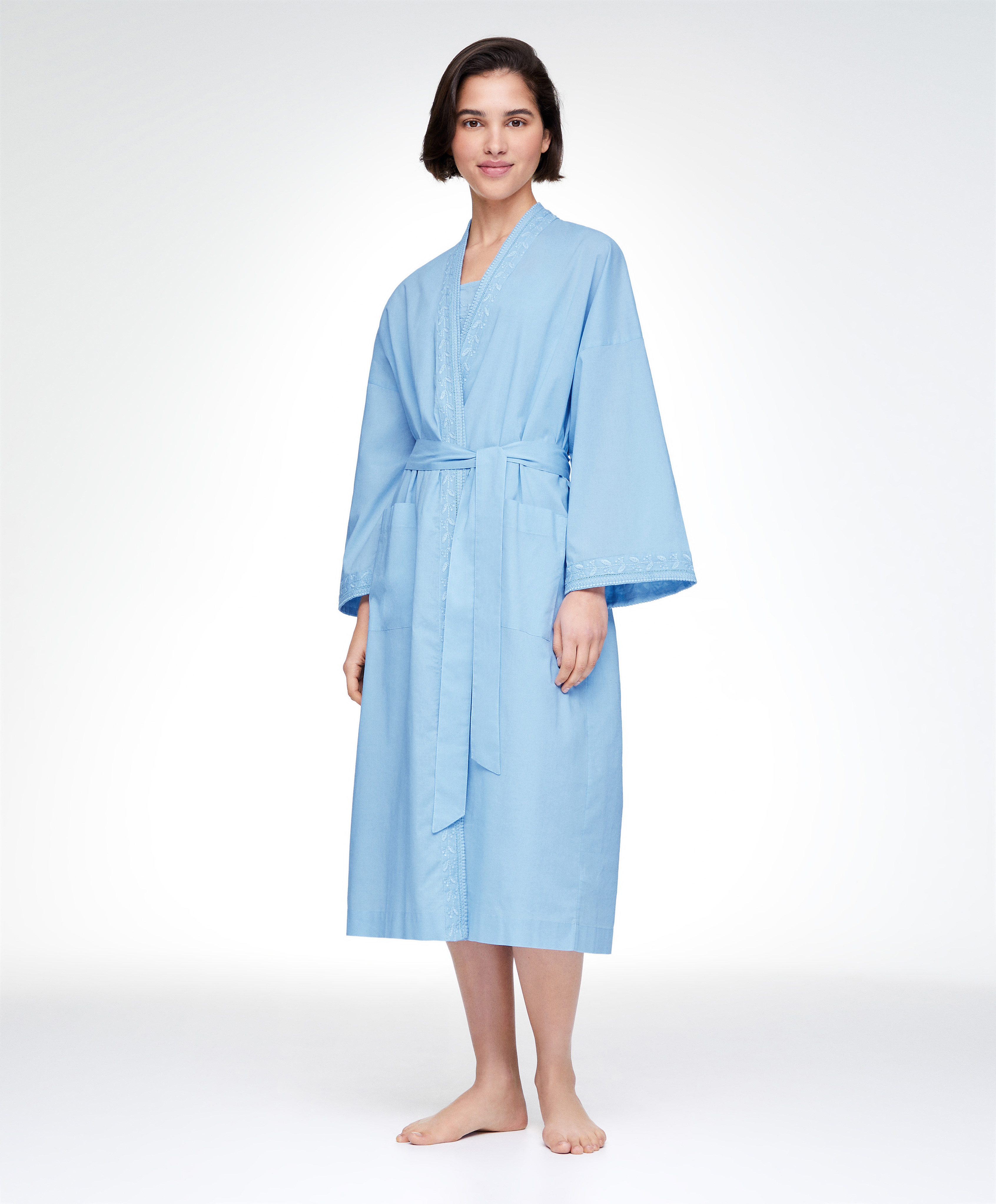 Embroidered 100% cotton dressing gown