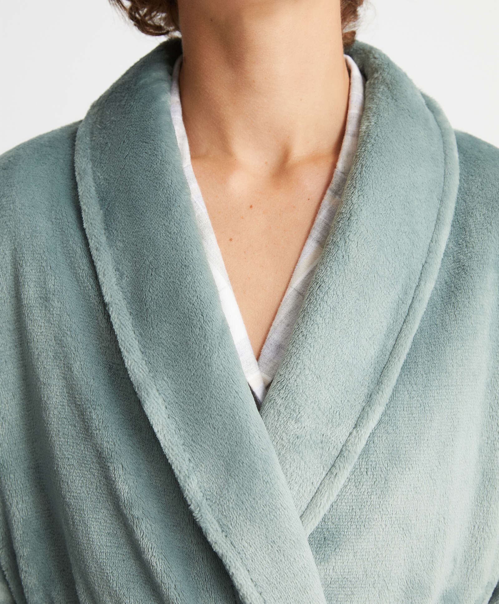 Soft-touch fleece short dressing gown