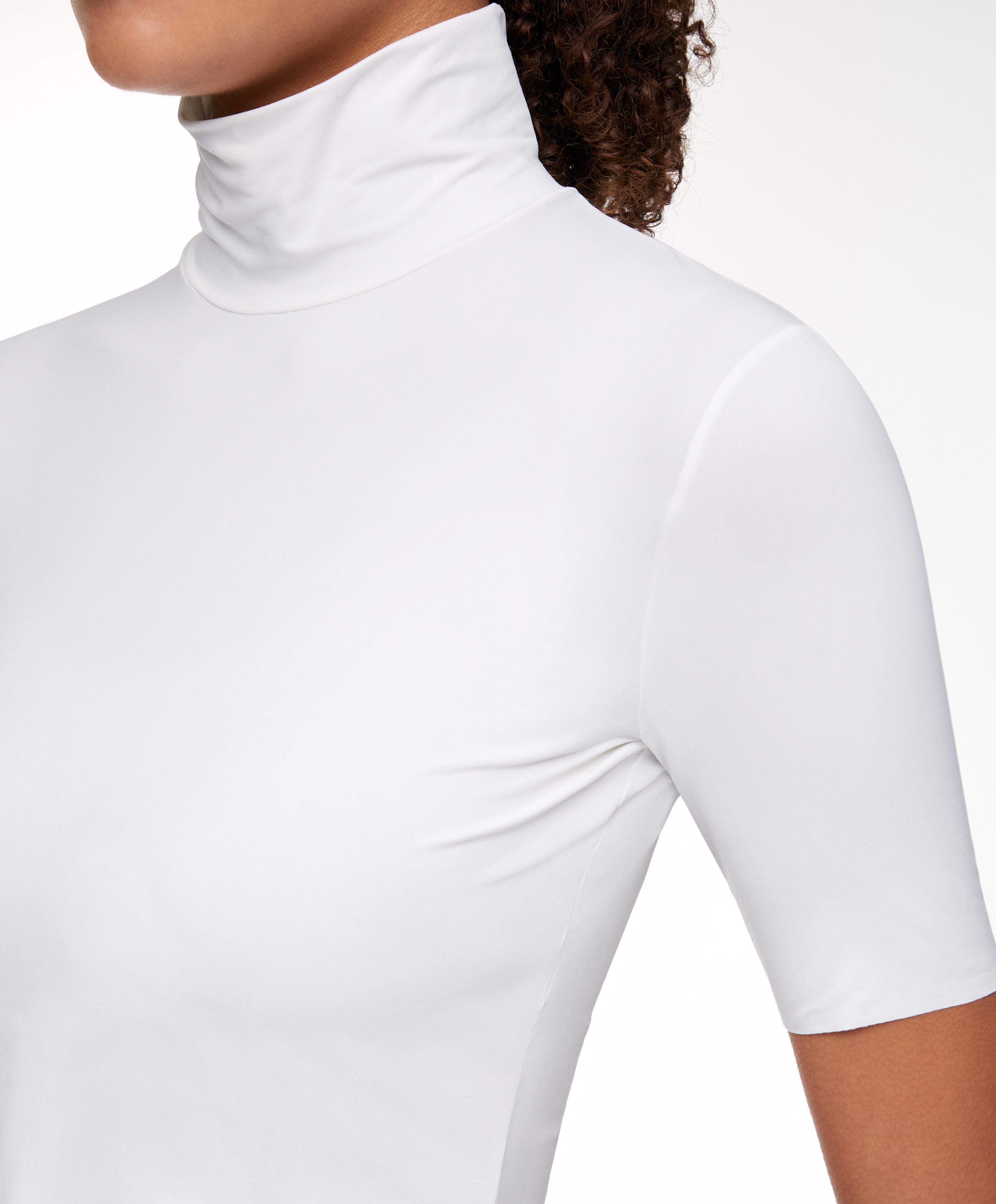 Cropped T-shirt with raised neck