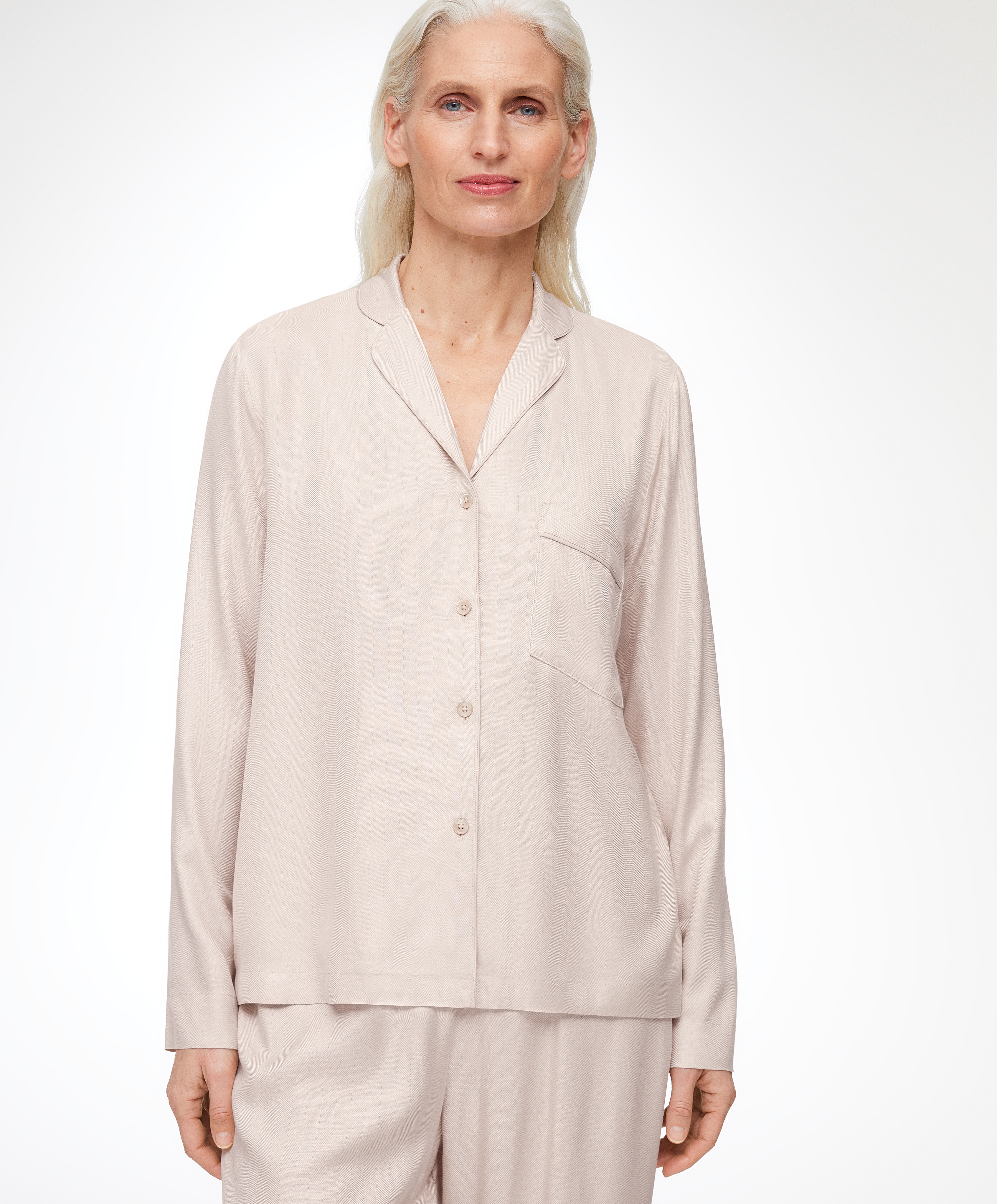 Long-sleeved shirt with piping