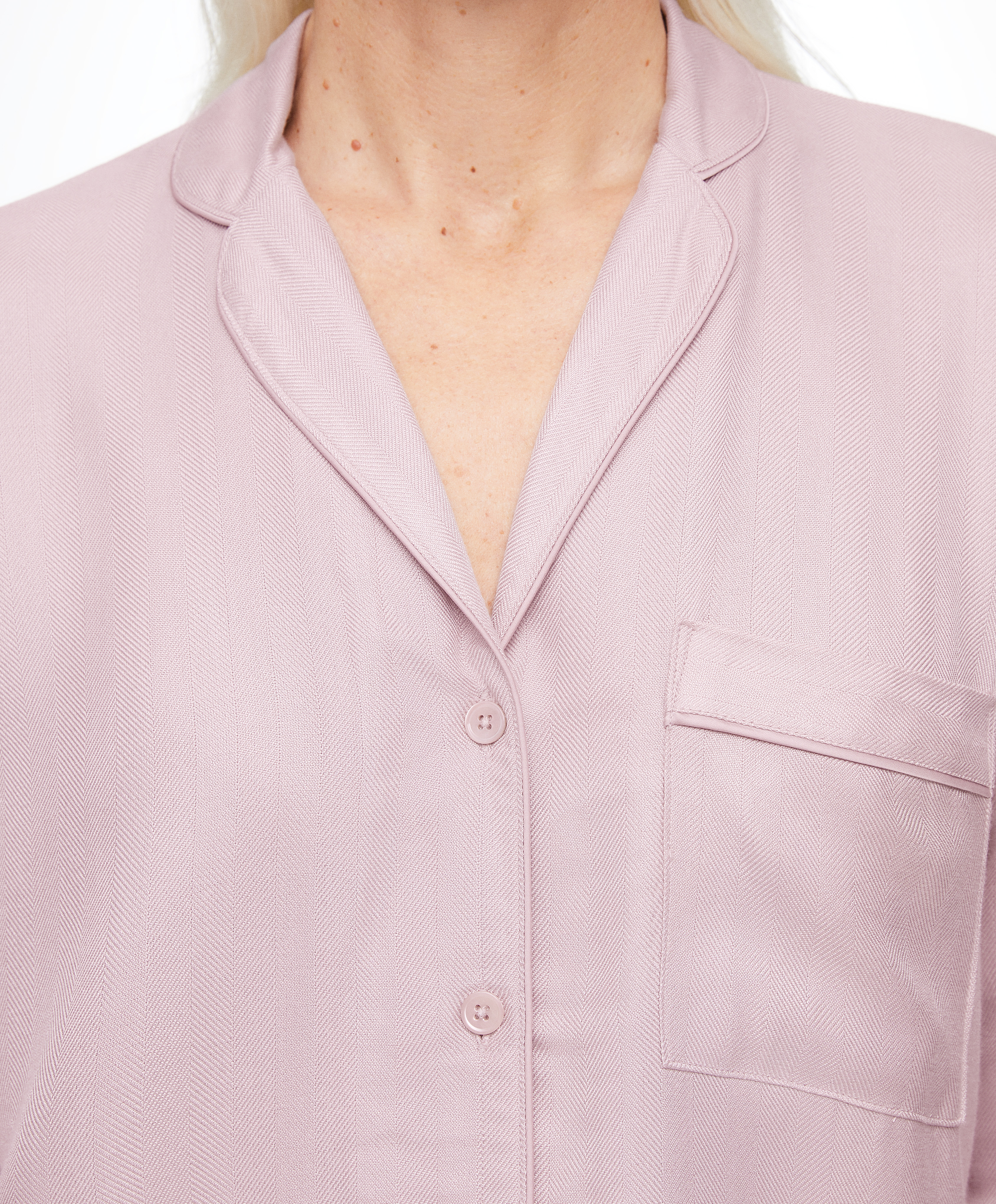 Long-sleeved shirt with piping