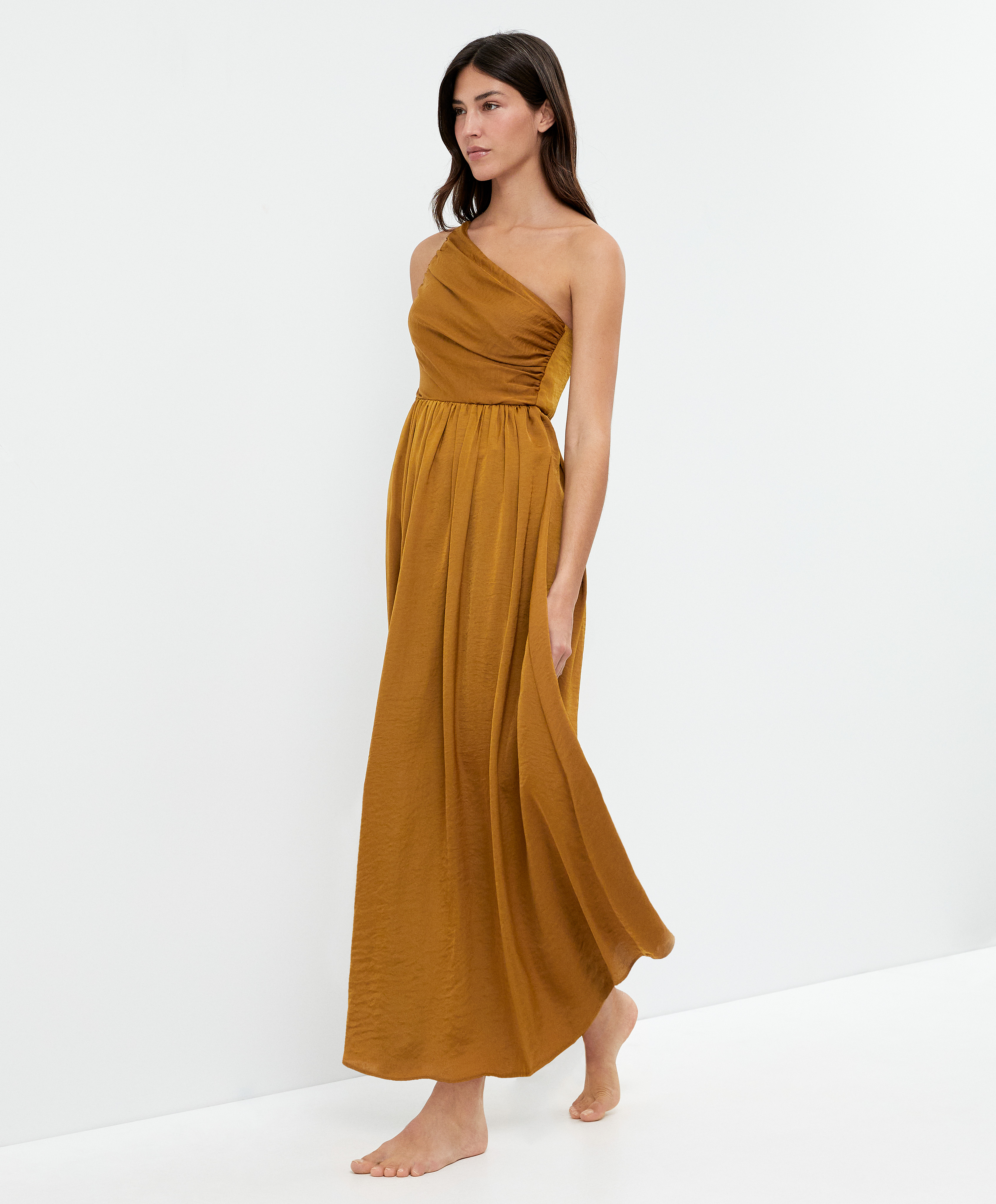Long asymmetric dress with a satin finish