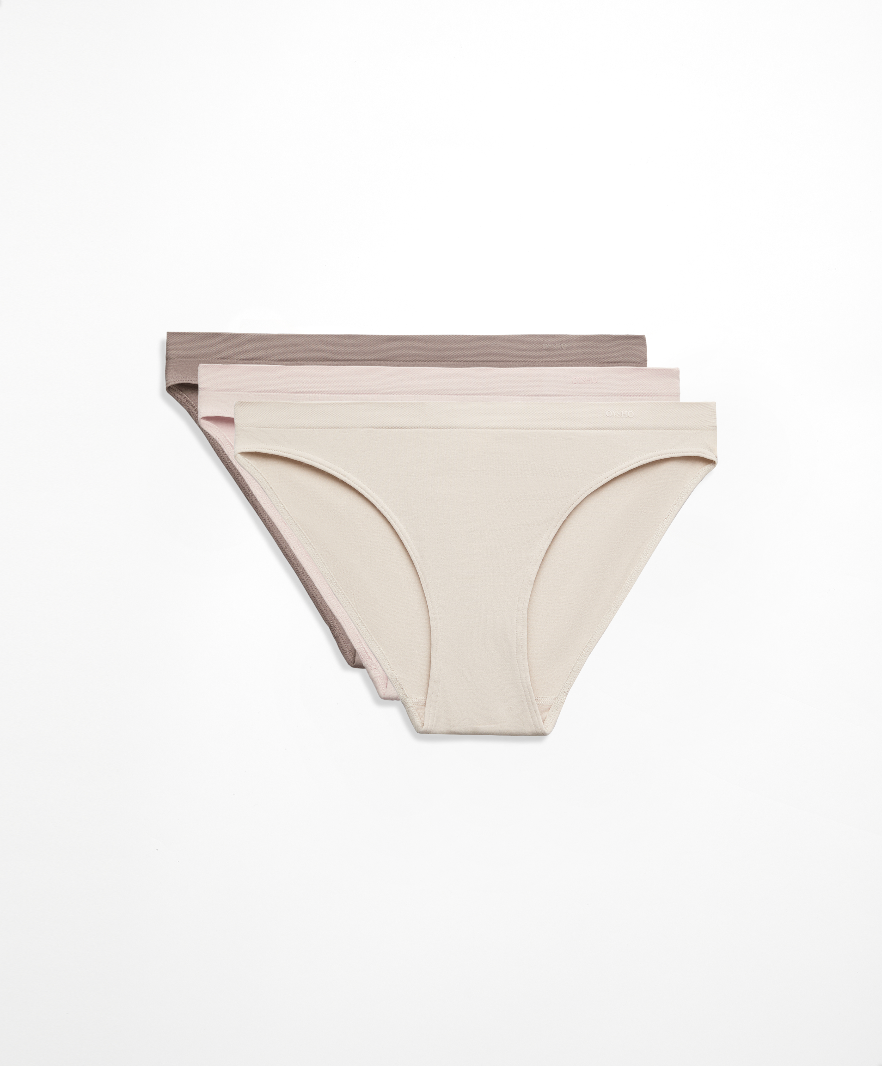 Pack of three soft-touch seamless classic briefs. Stretch waist. 100% recycled paper packaging.