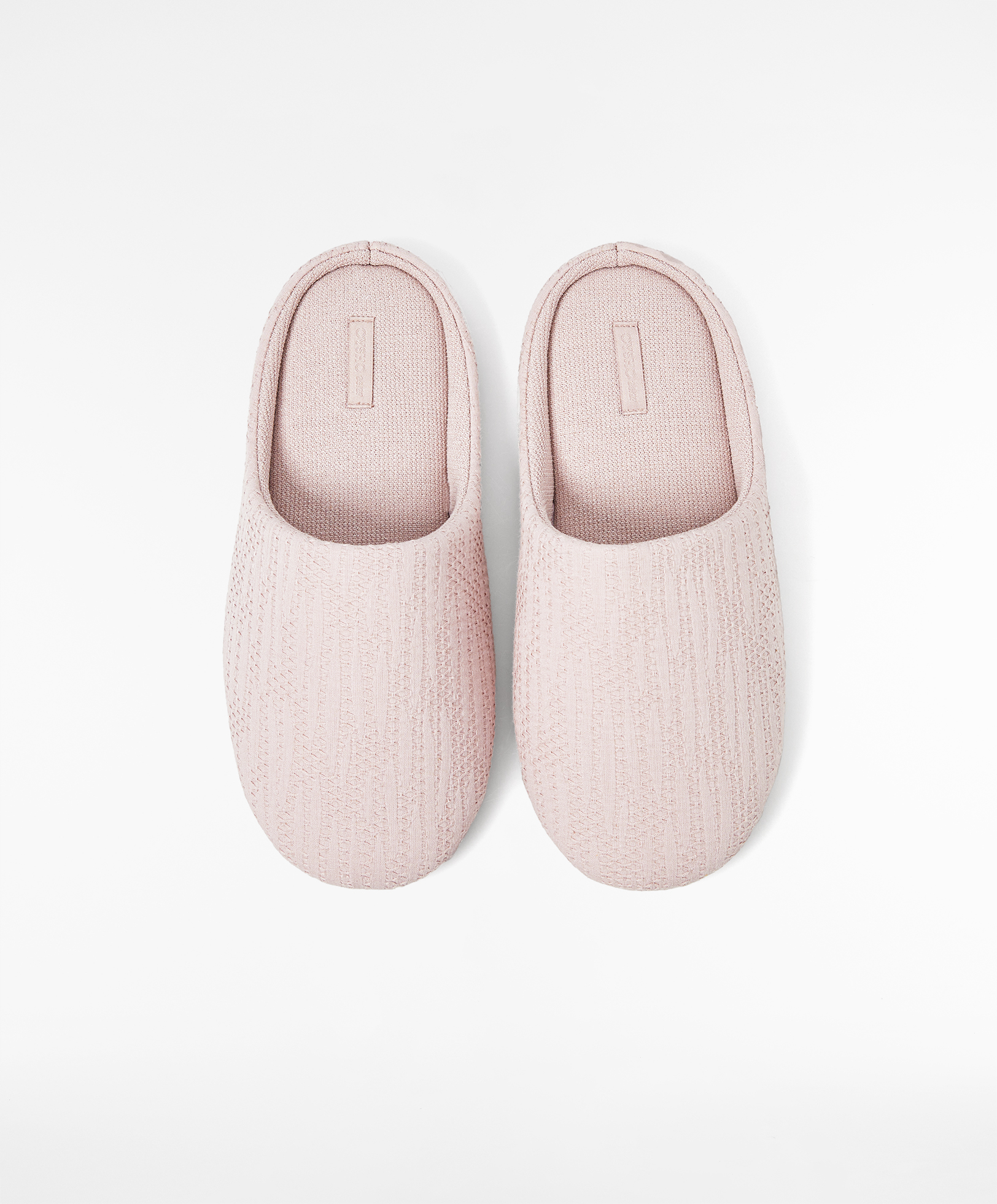 Basic embroidered slippers