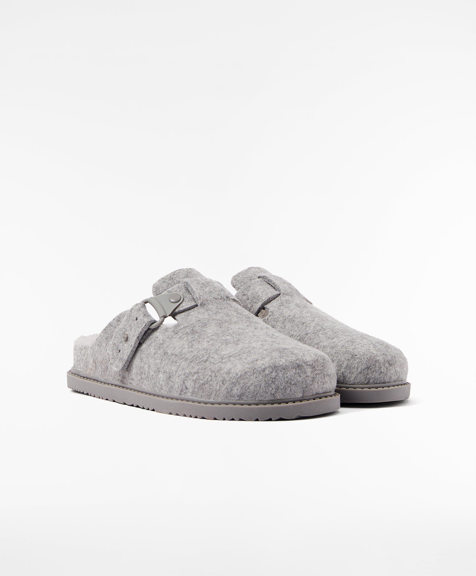 Faux fur felt mules OYSHO France