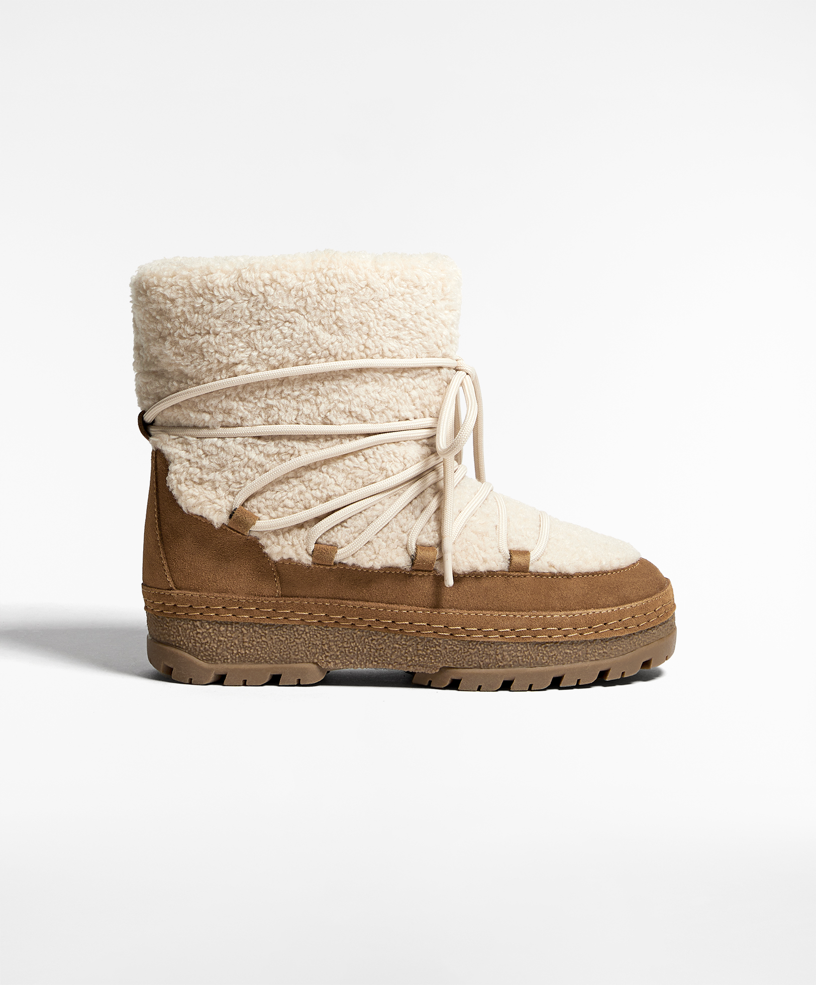 Estas son las botas de Oysho perfectas para ir a la nieve o hacer frente a  la ola de frío que se inspiran en las Moon Boot