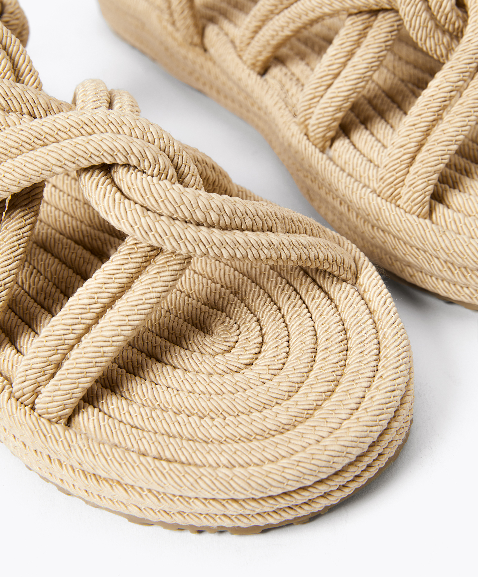 Sandalen van touw