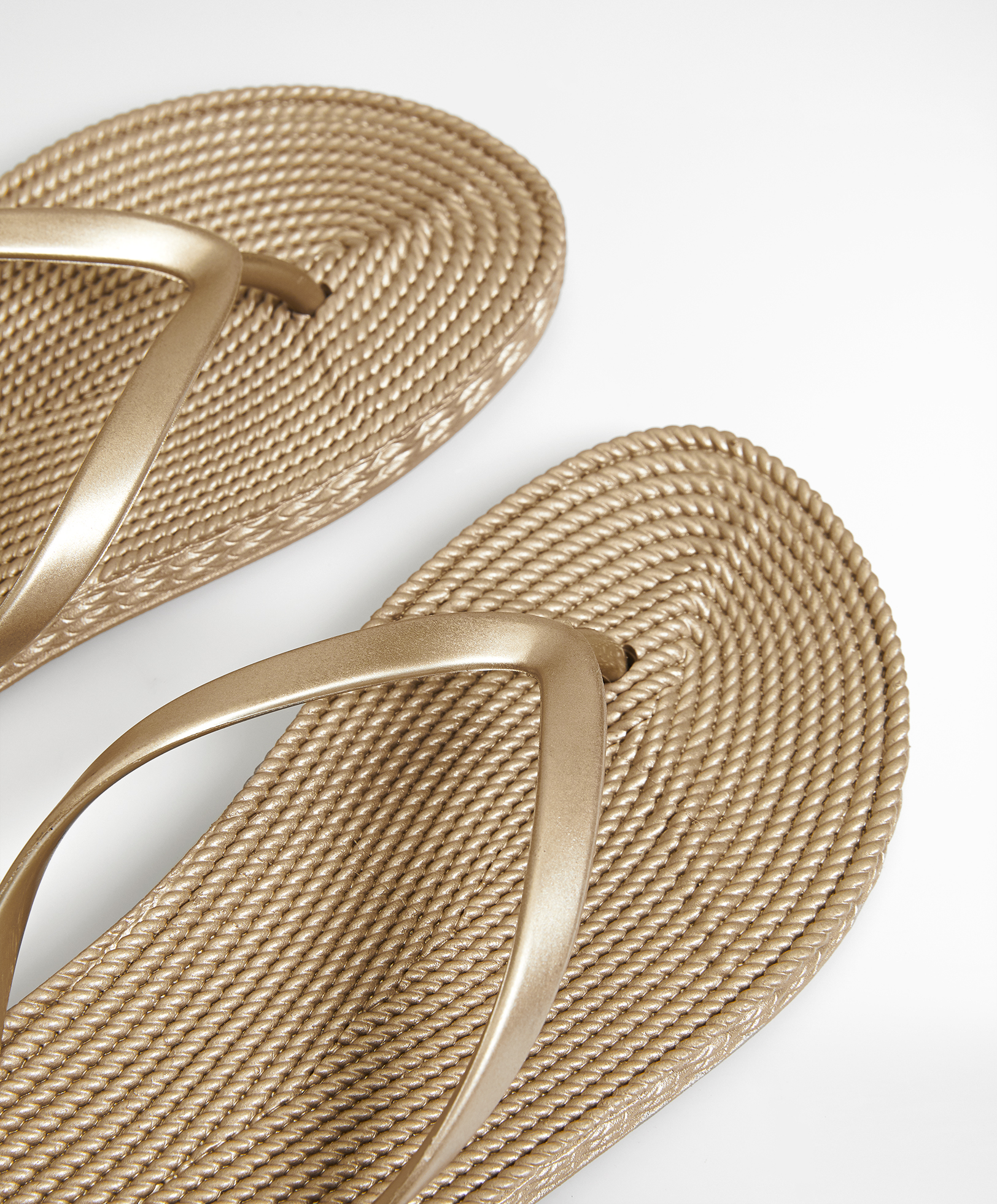 Gold rubber flip flops new arrivals
