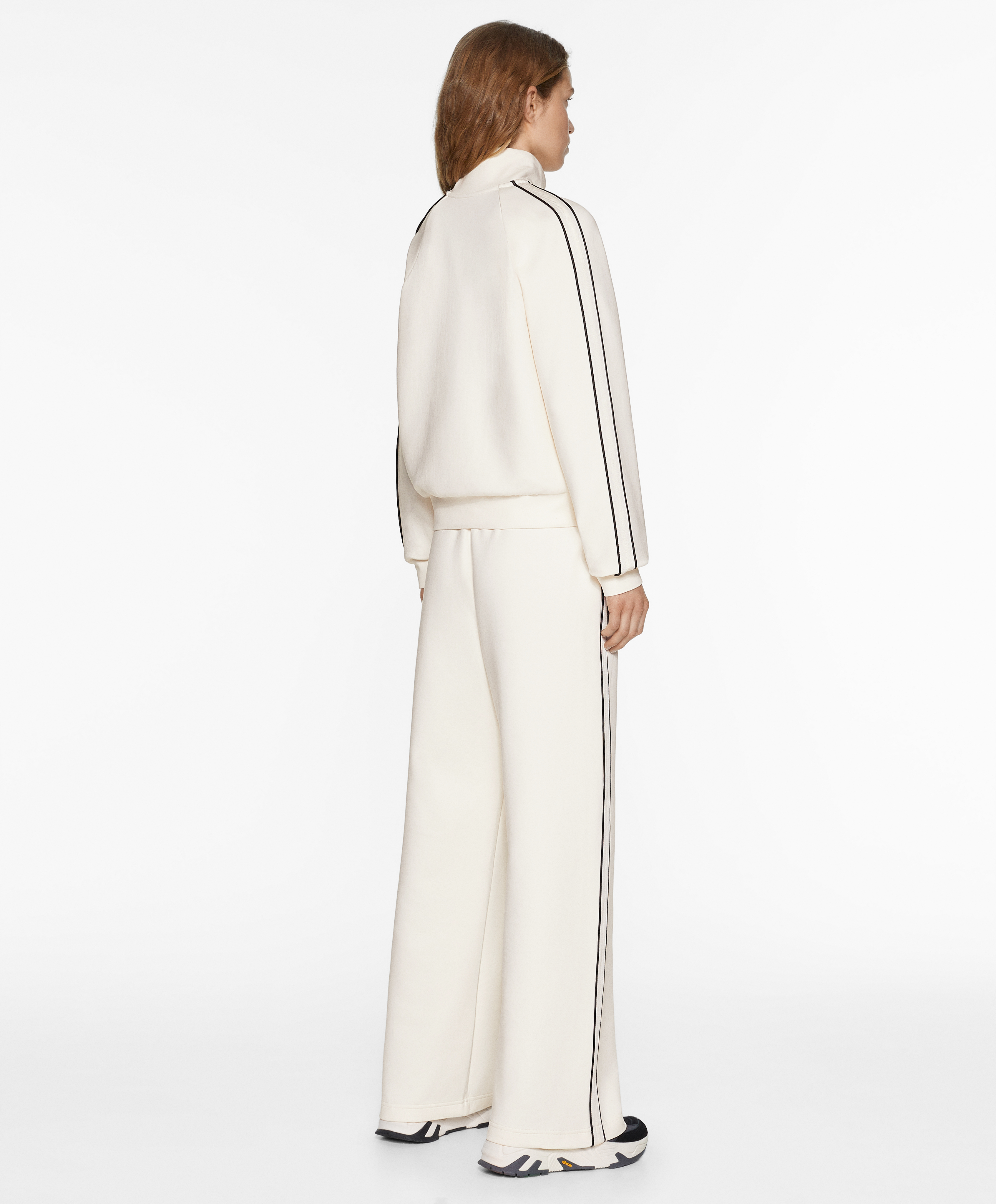 White long total look with modal