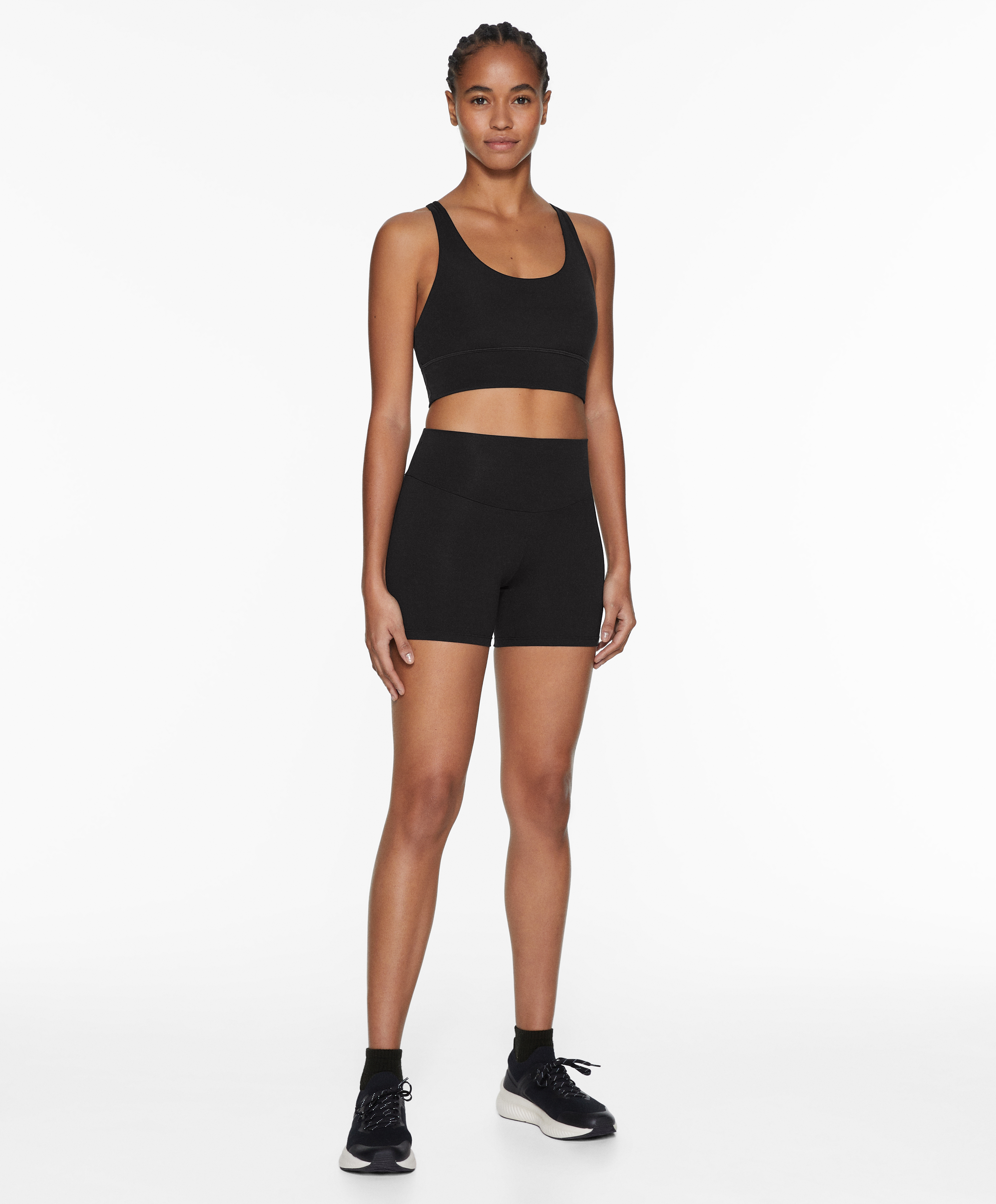 Black high rise comfortlux hot pant total look OYSHO El Salvador