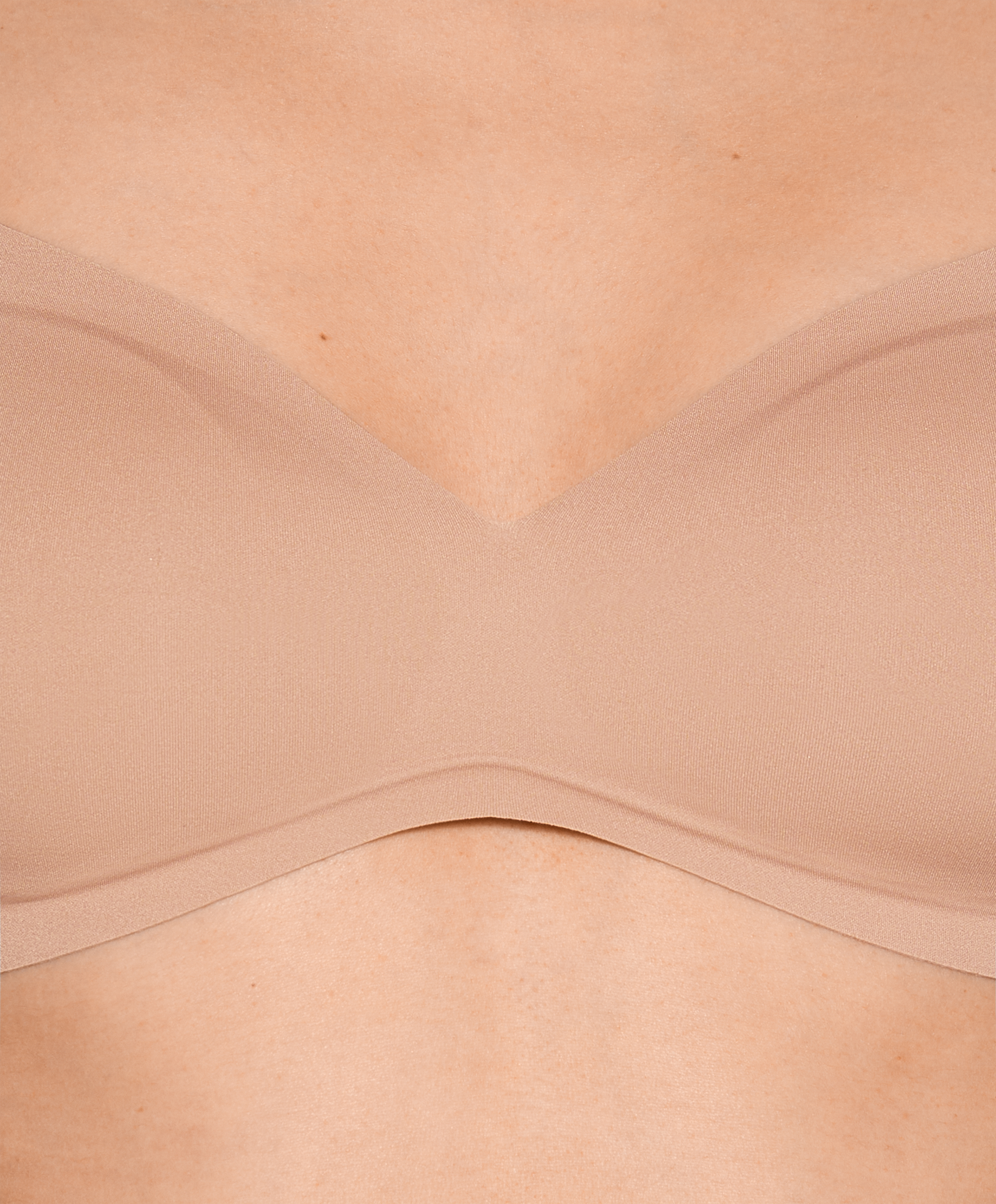 Laser-cut invisible classic bra