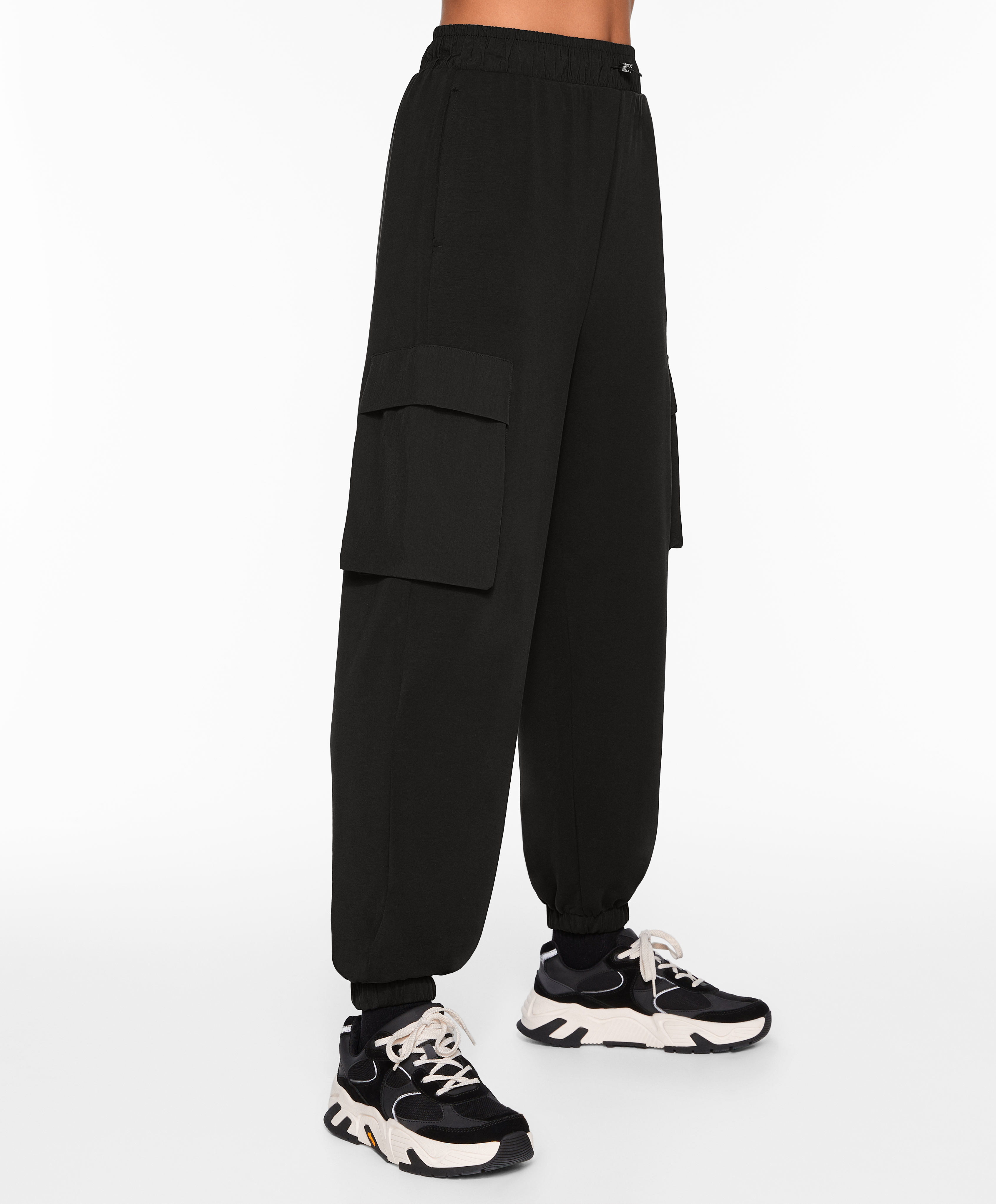 Relaxed joggers with modal and pockets