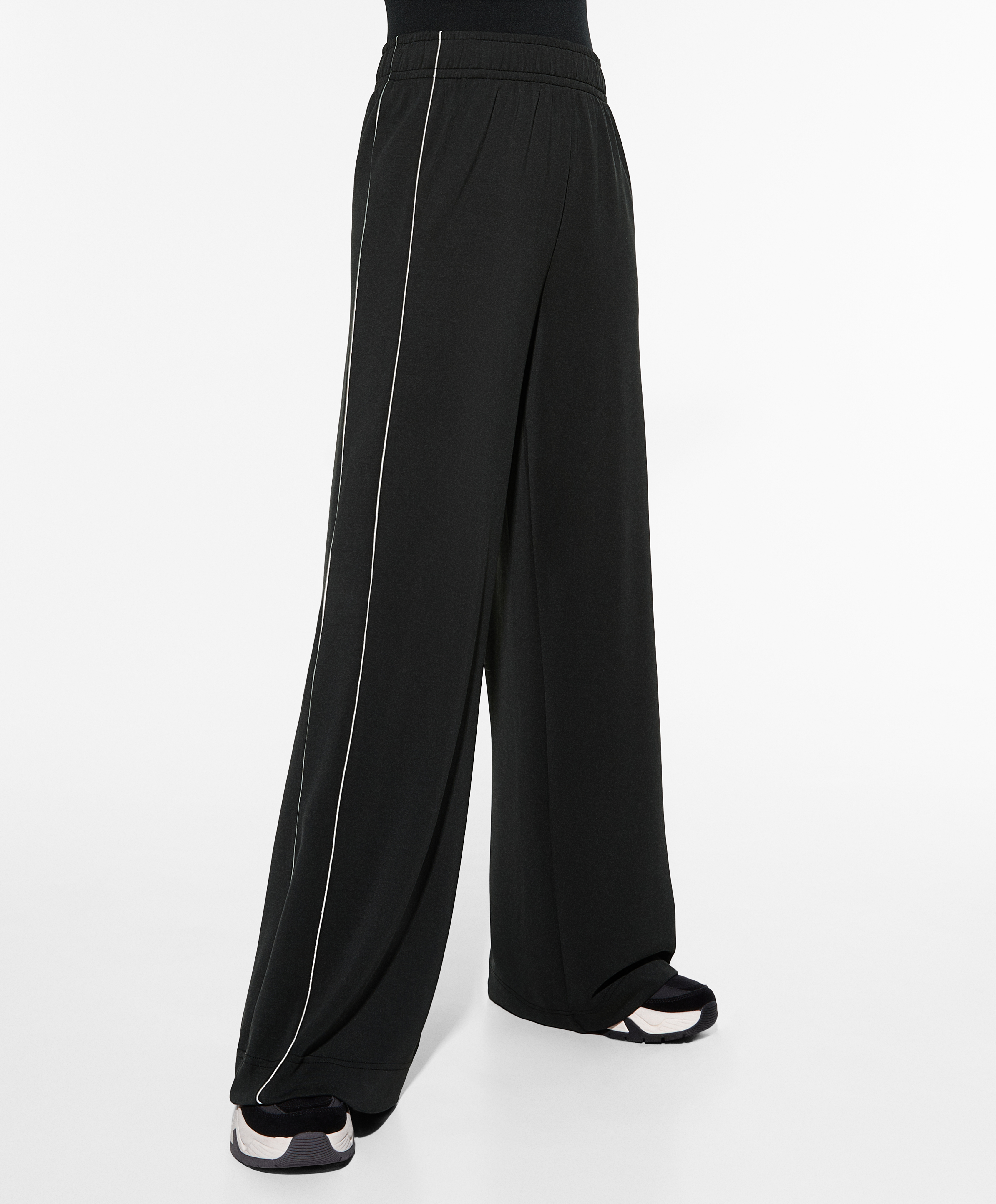 Wide-leg straight-cut trousers with modal and side appliqué