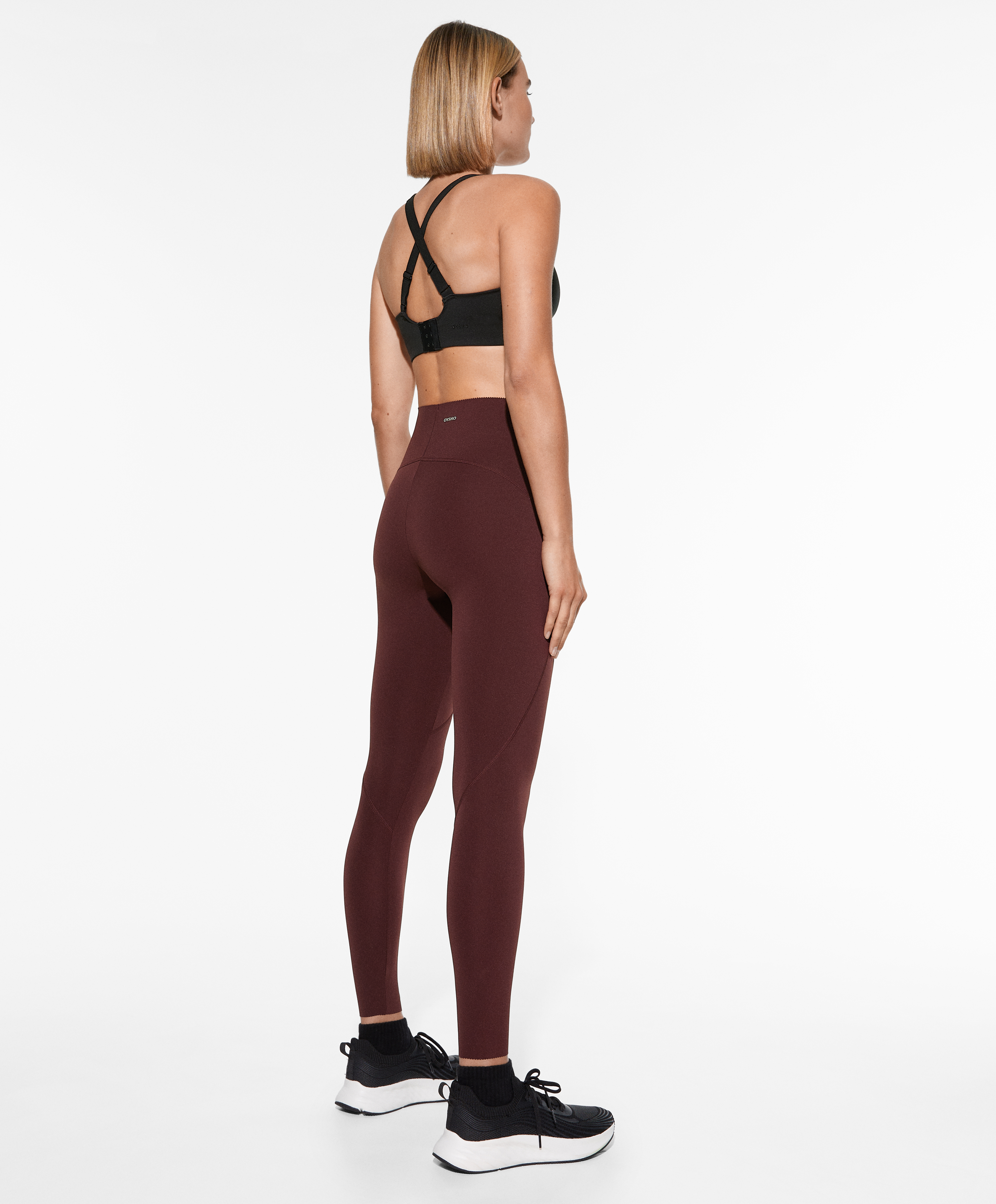OYSHO - Meet Burgundy. Seamless fabric look which provides compression and  a shapewear effect to specific zones. Get ready for your yoga sessions.  View collection >>