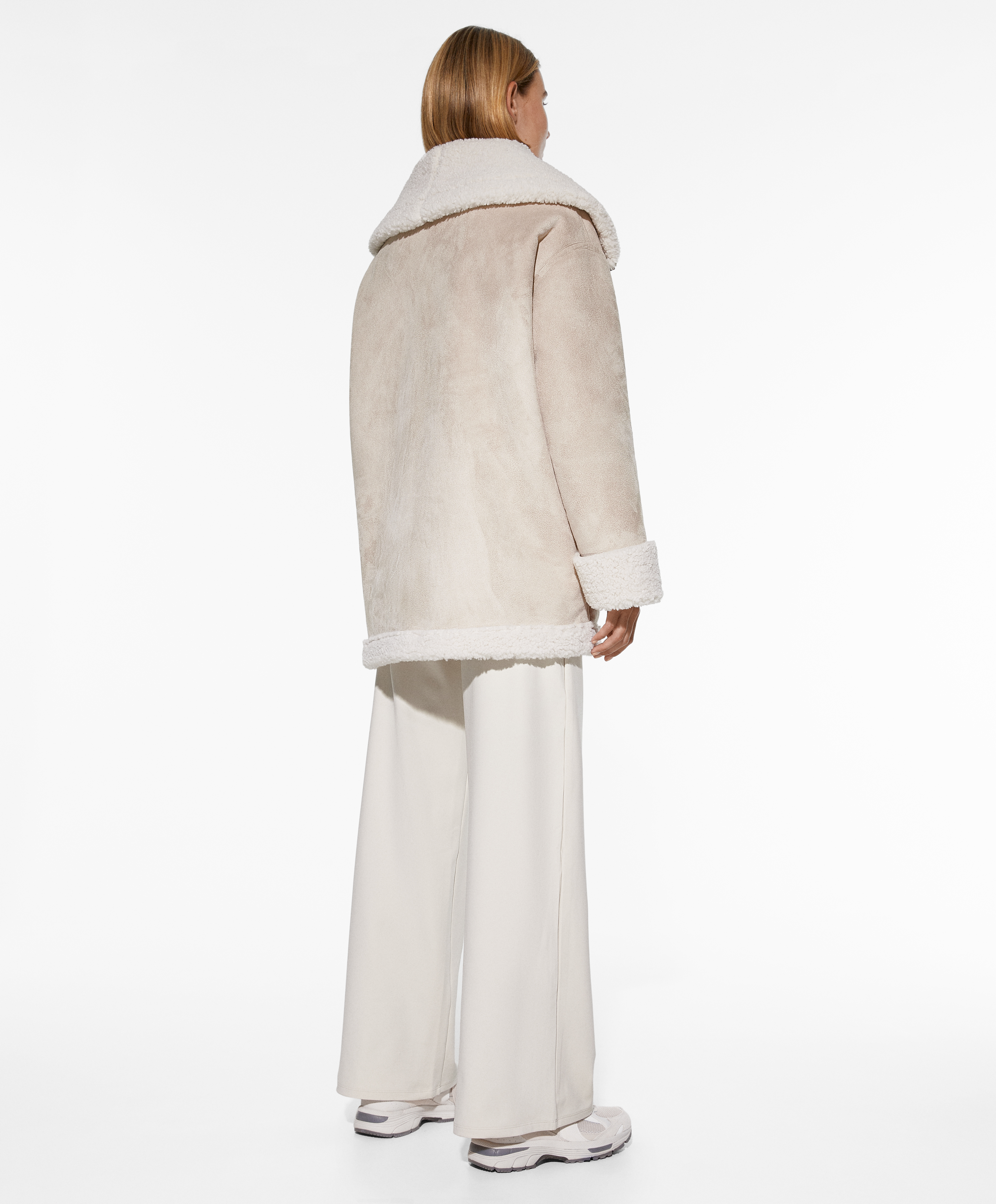 El nuevo bestseller de Oysho, un abrigo corto marinero de lana oversize de  estilo clásico