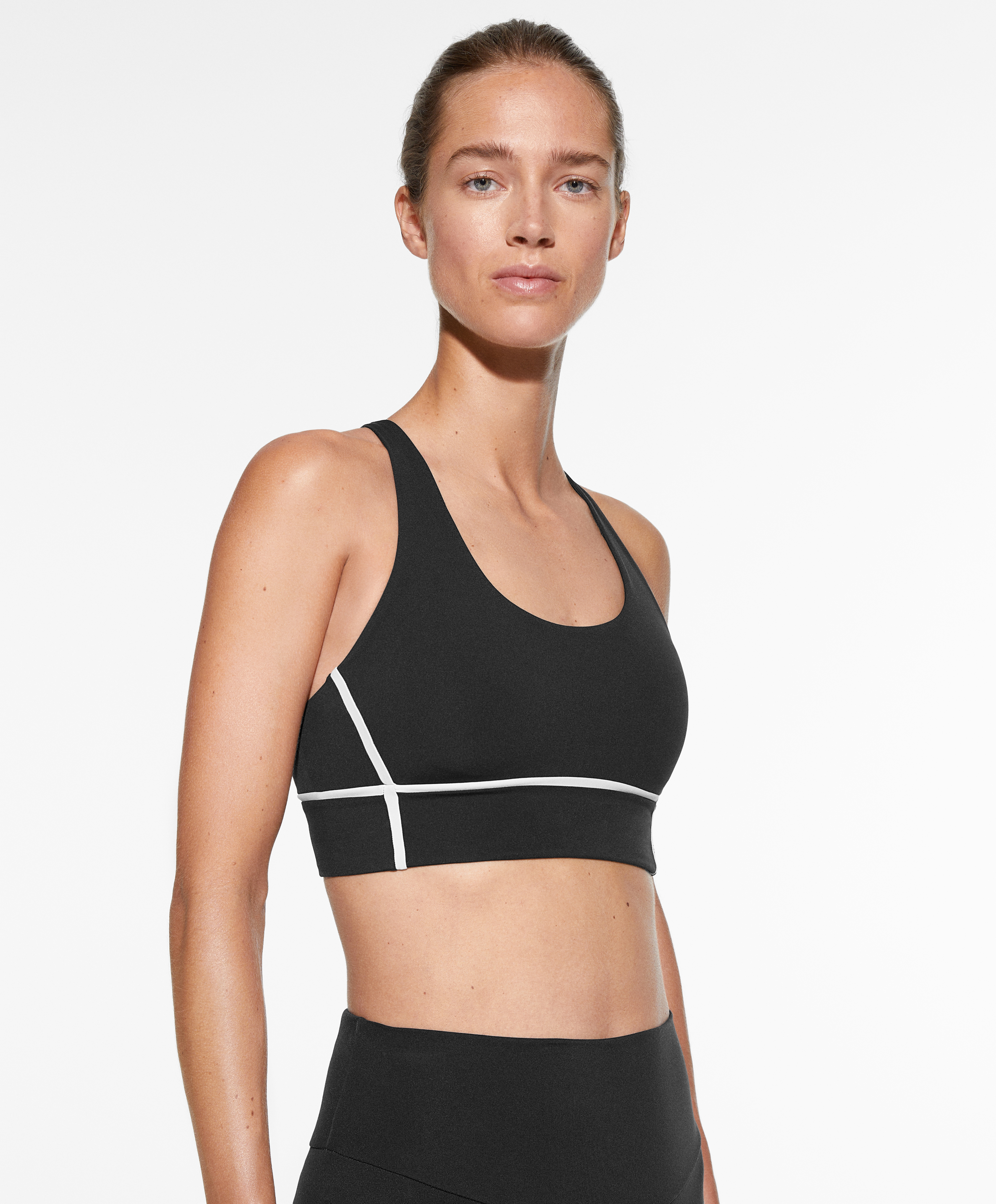 OYSHO COMFORTLUX BACK WITH CUPS - Medium support sports bra