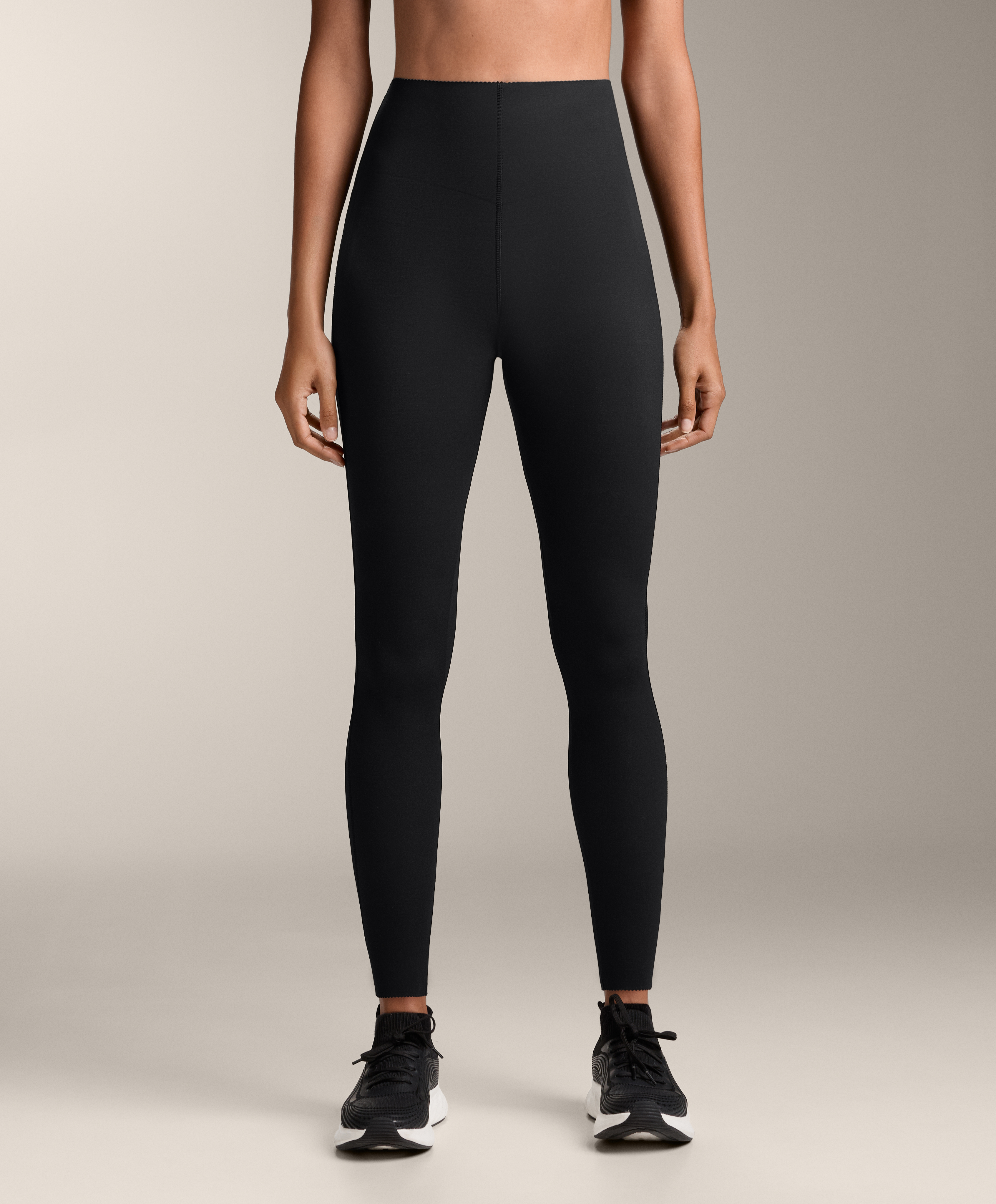 Black Extra Compressive total look