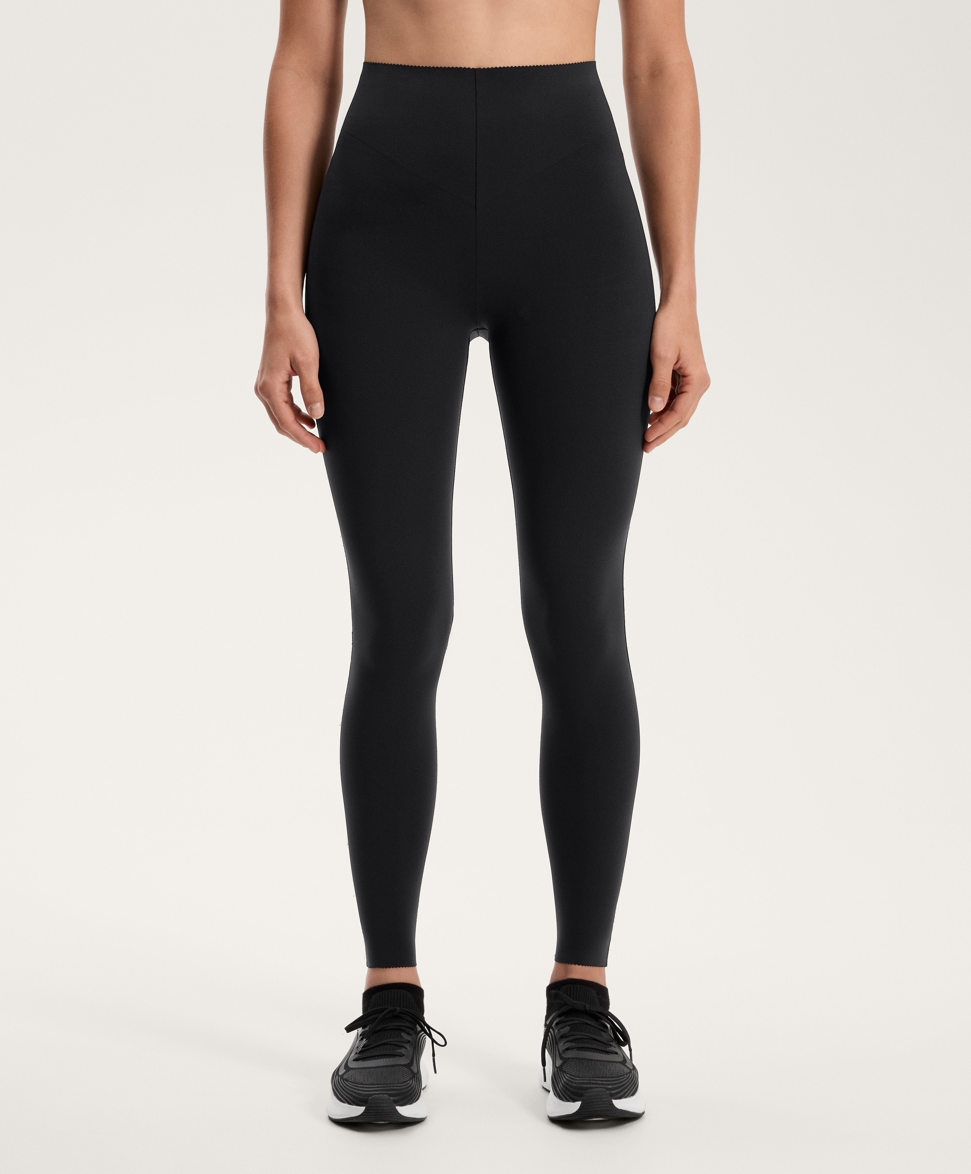 Black compressive raise up total look