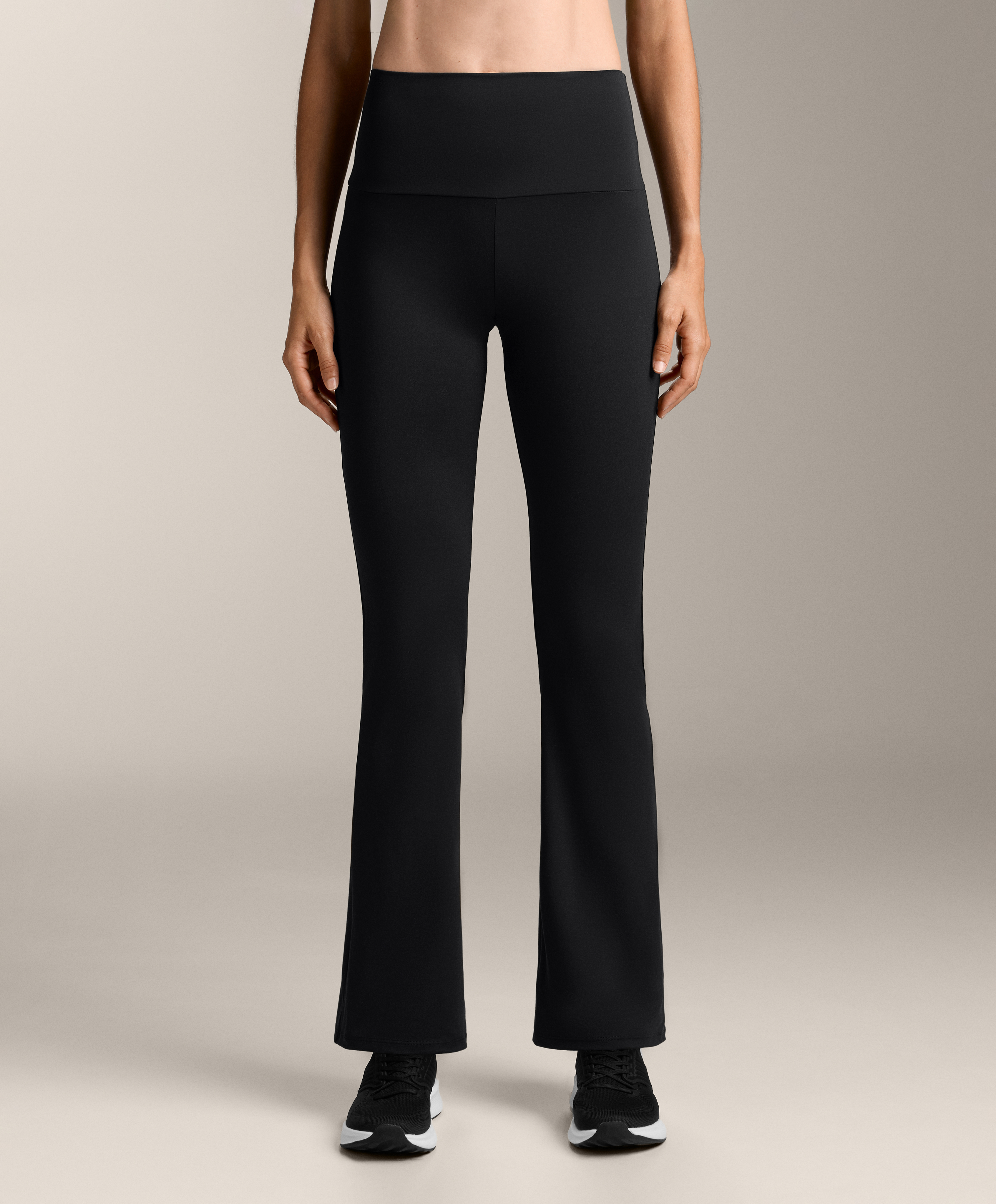 Black comfortlux flare total look