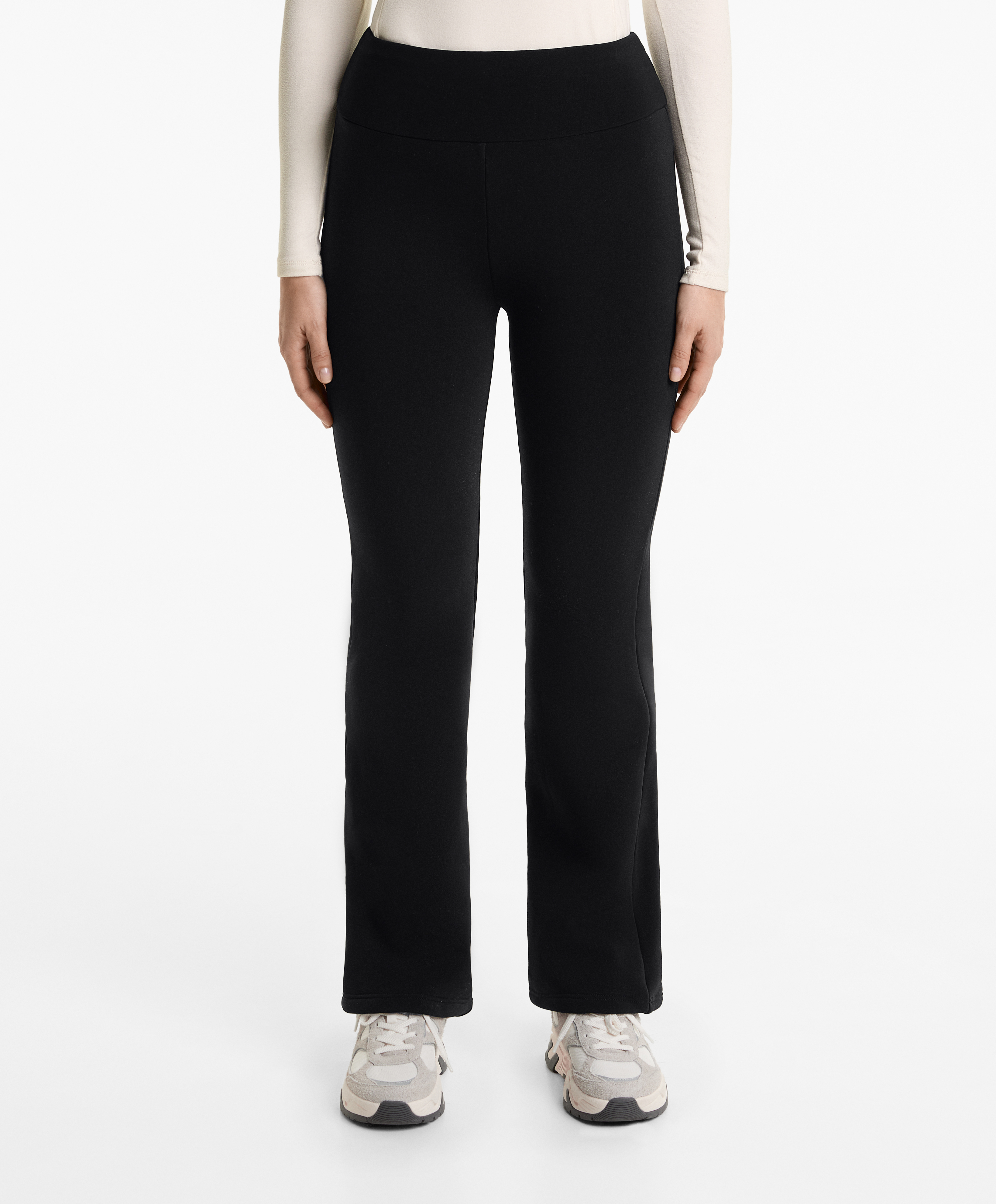Black bootcut super extra warm total look