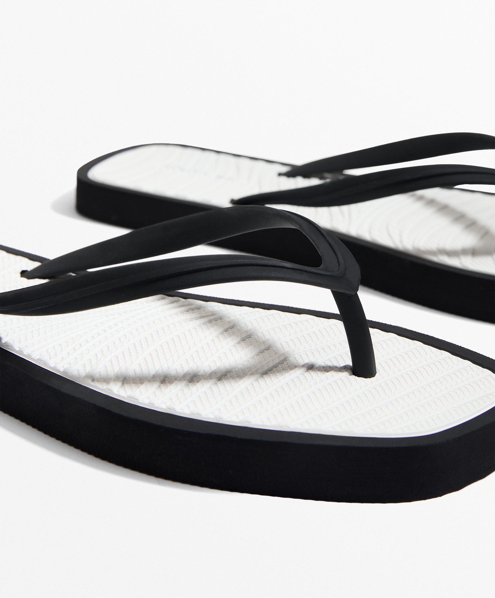 Textured beach sandals