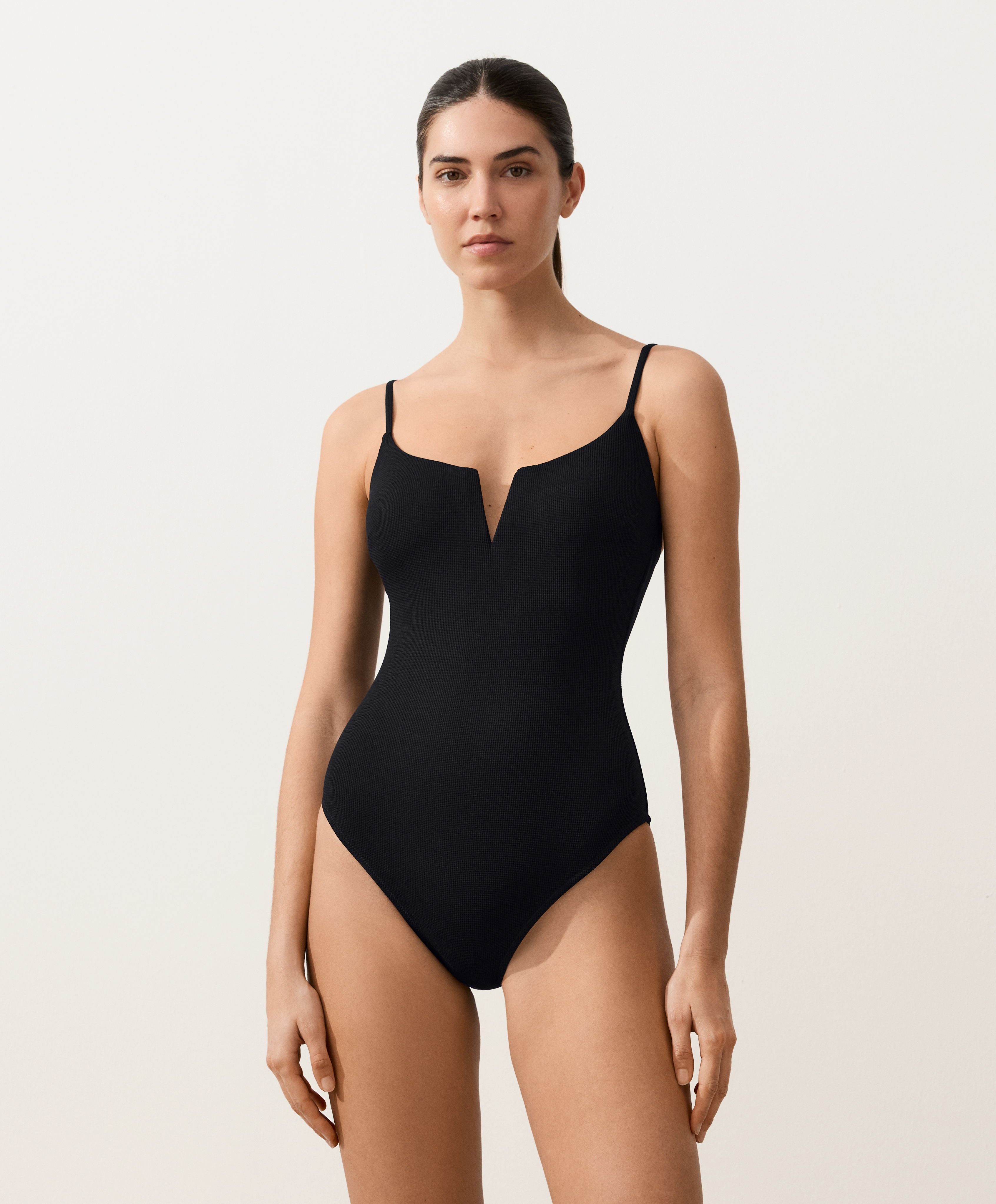 Piqué V-neck swimsuit | OYSHO United States
