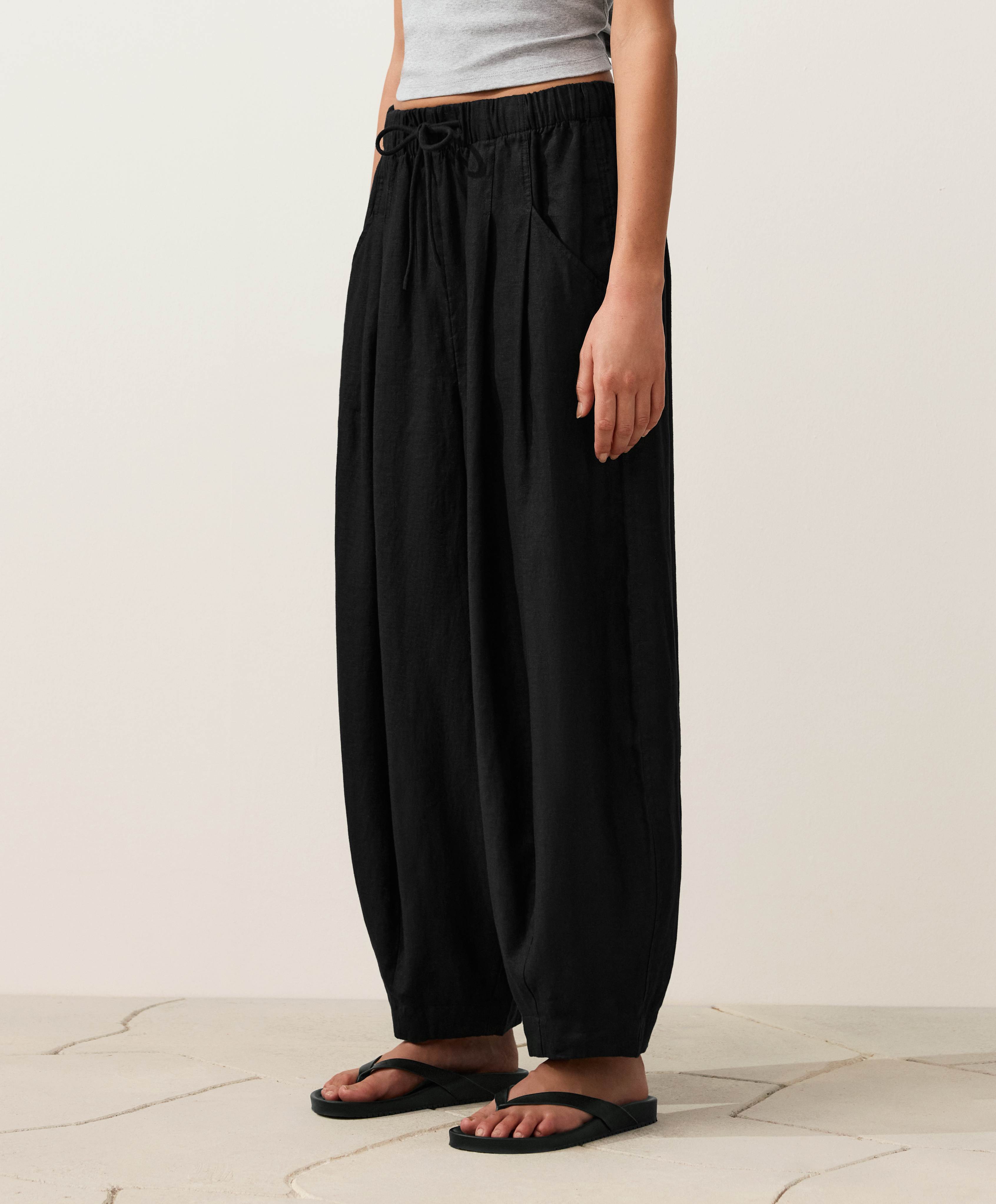 nala Linen like balloon tops ブラック4way 100% linen balloon trousers | OYSHO Singapore