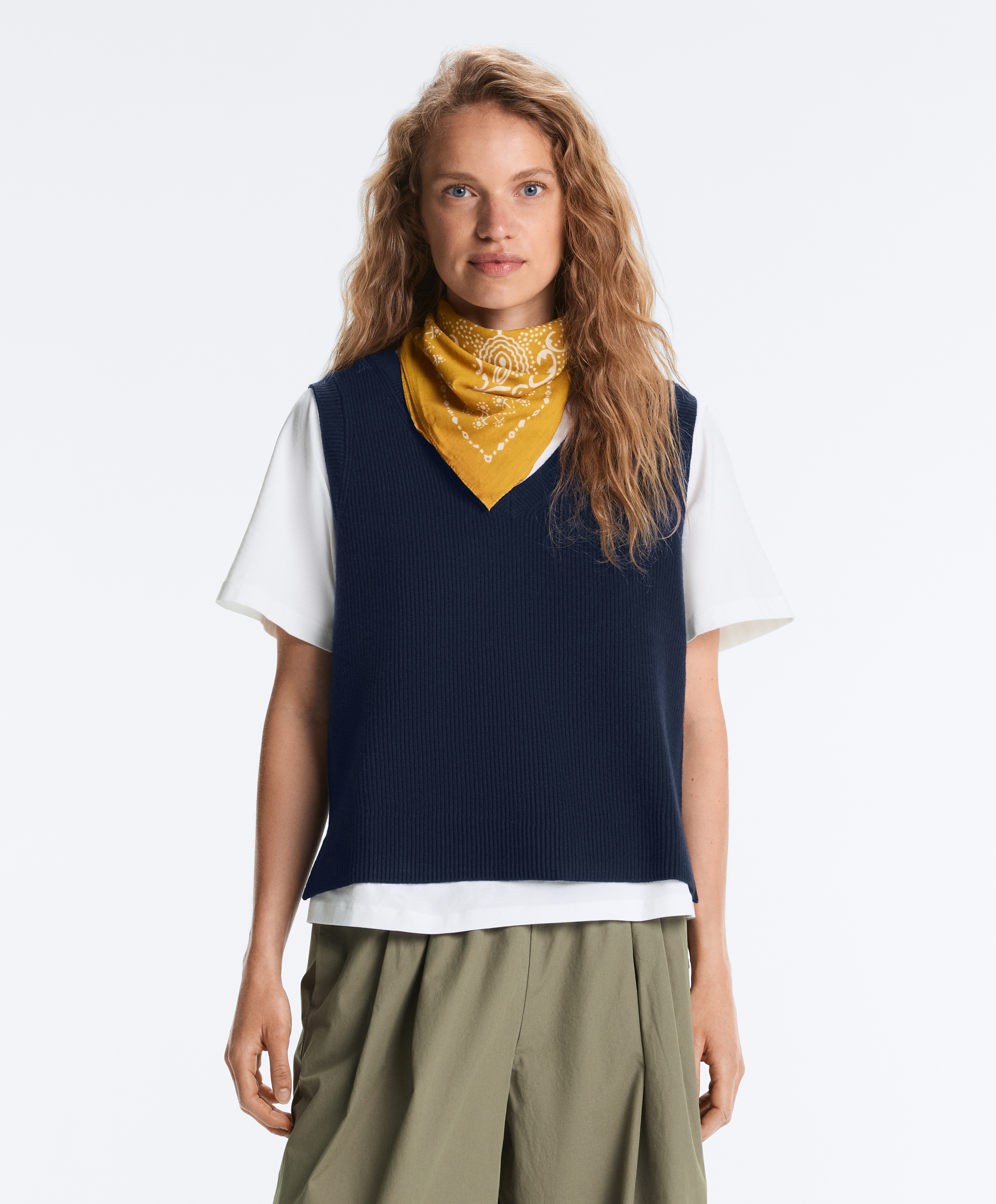 V-neck knit vest | OYSHO United States