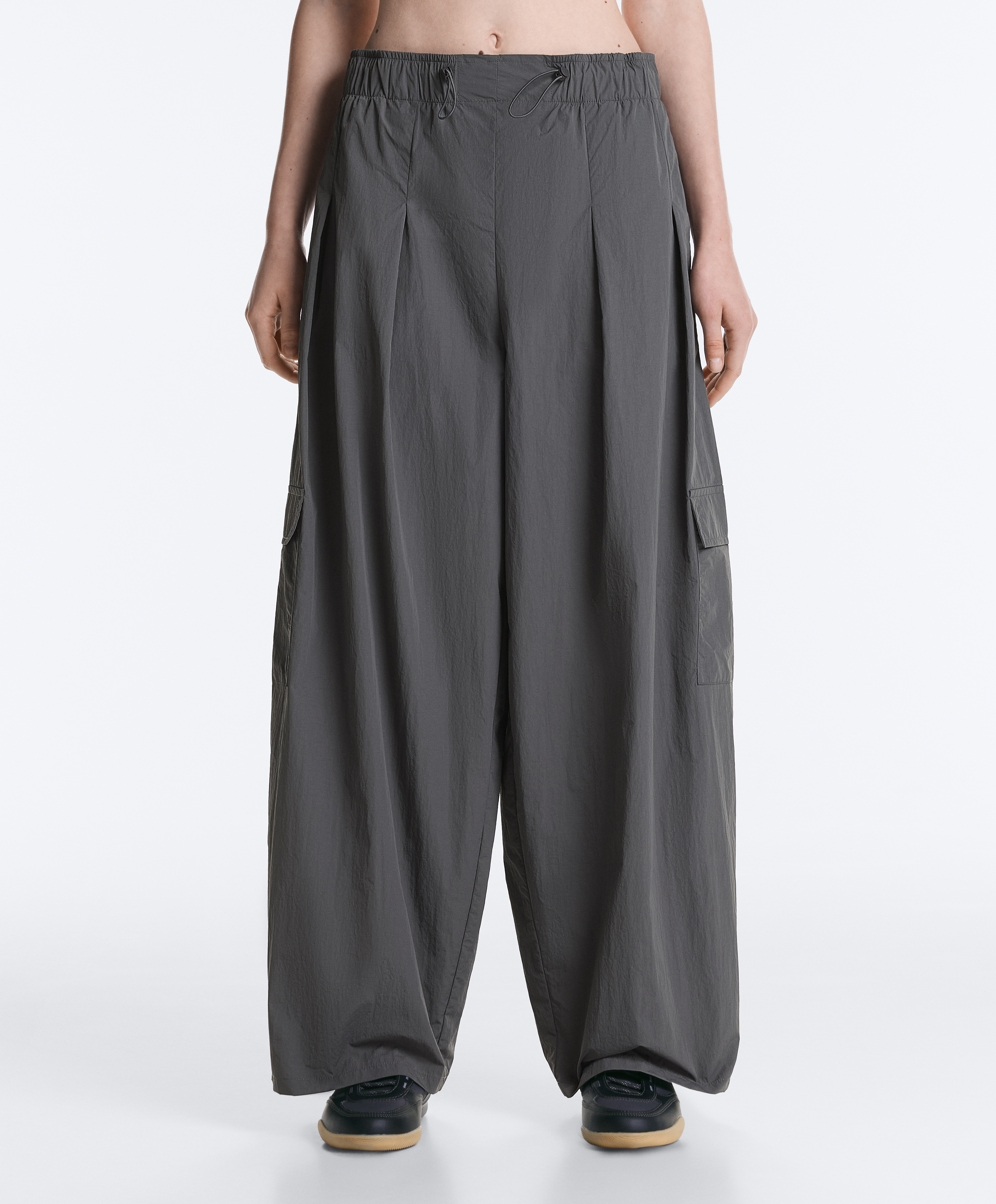 Water-repellent nylon cargo trousers | OYSHO United States