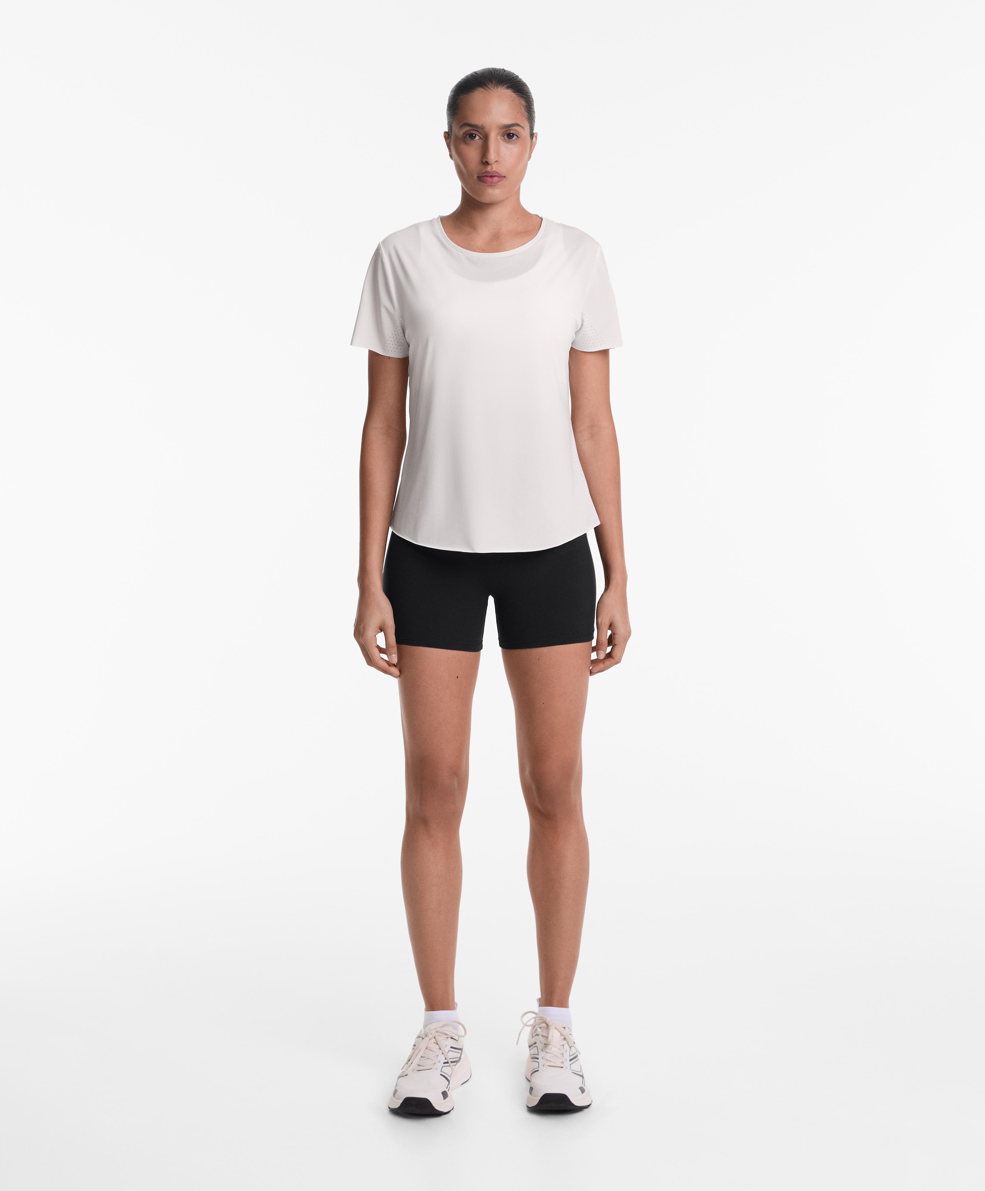 T-shirt technique à manches courtes et microperforations T-shirt technique à manches courtes et microperforations