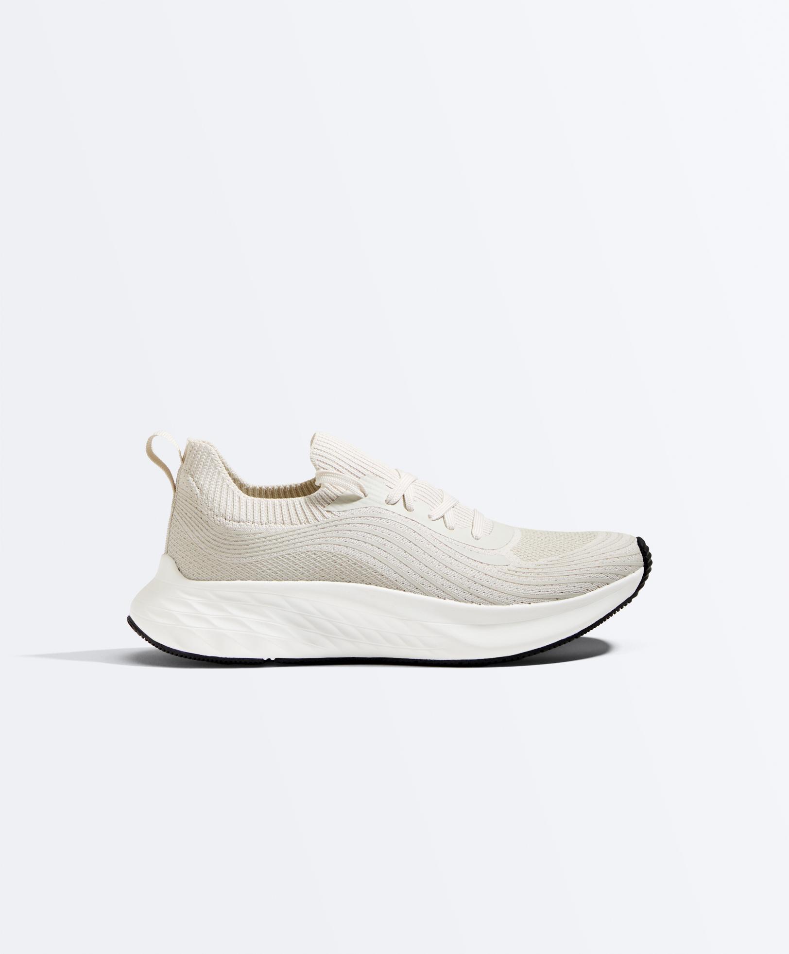 Універсальні кросівки для щоденного використання та ходьби Універсальні кросівки для щоденного використання та ходьби