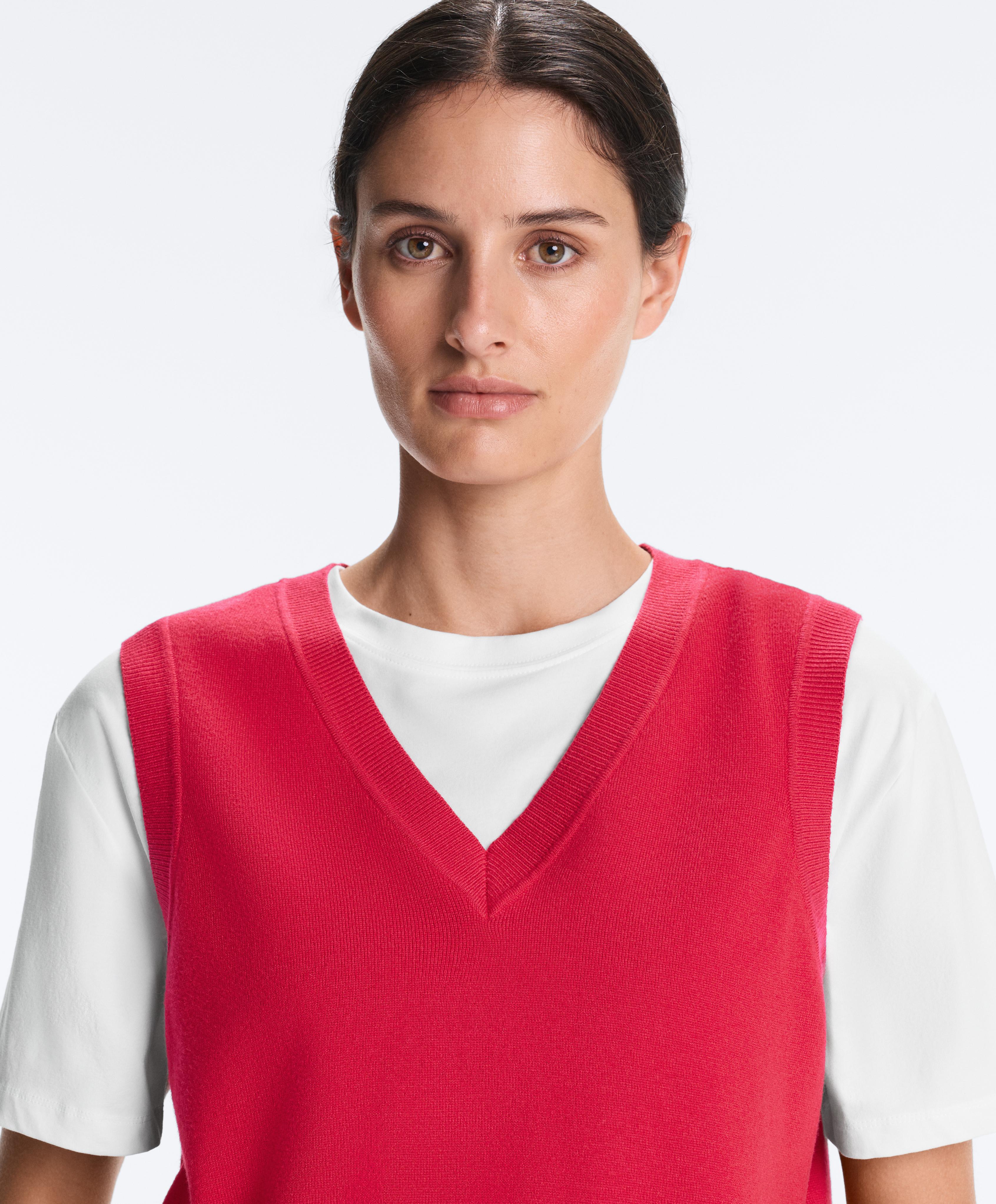 V-neck knit vest — RED