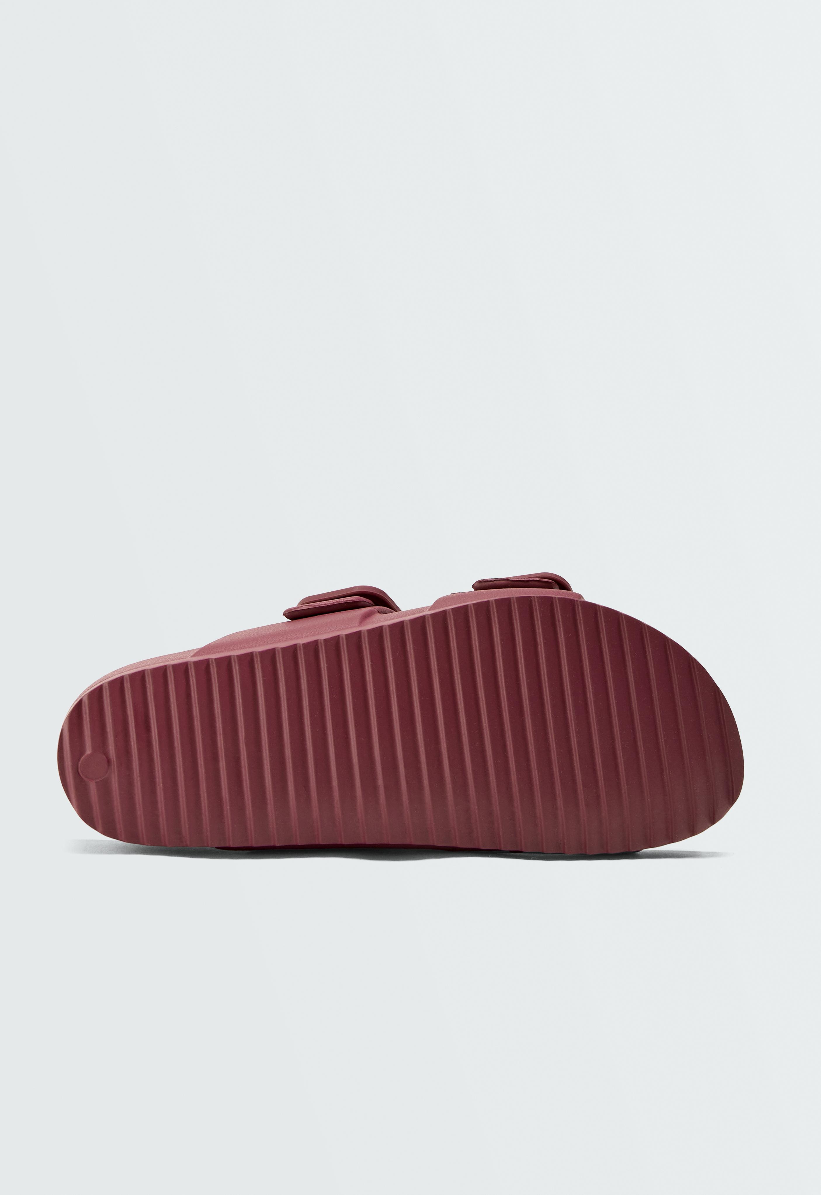 Buckle beach sandals — RASPBERRY