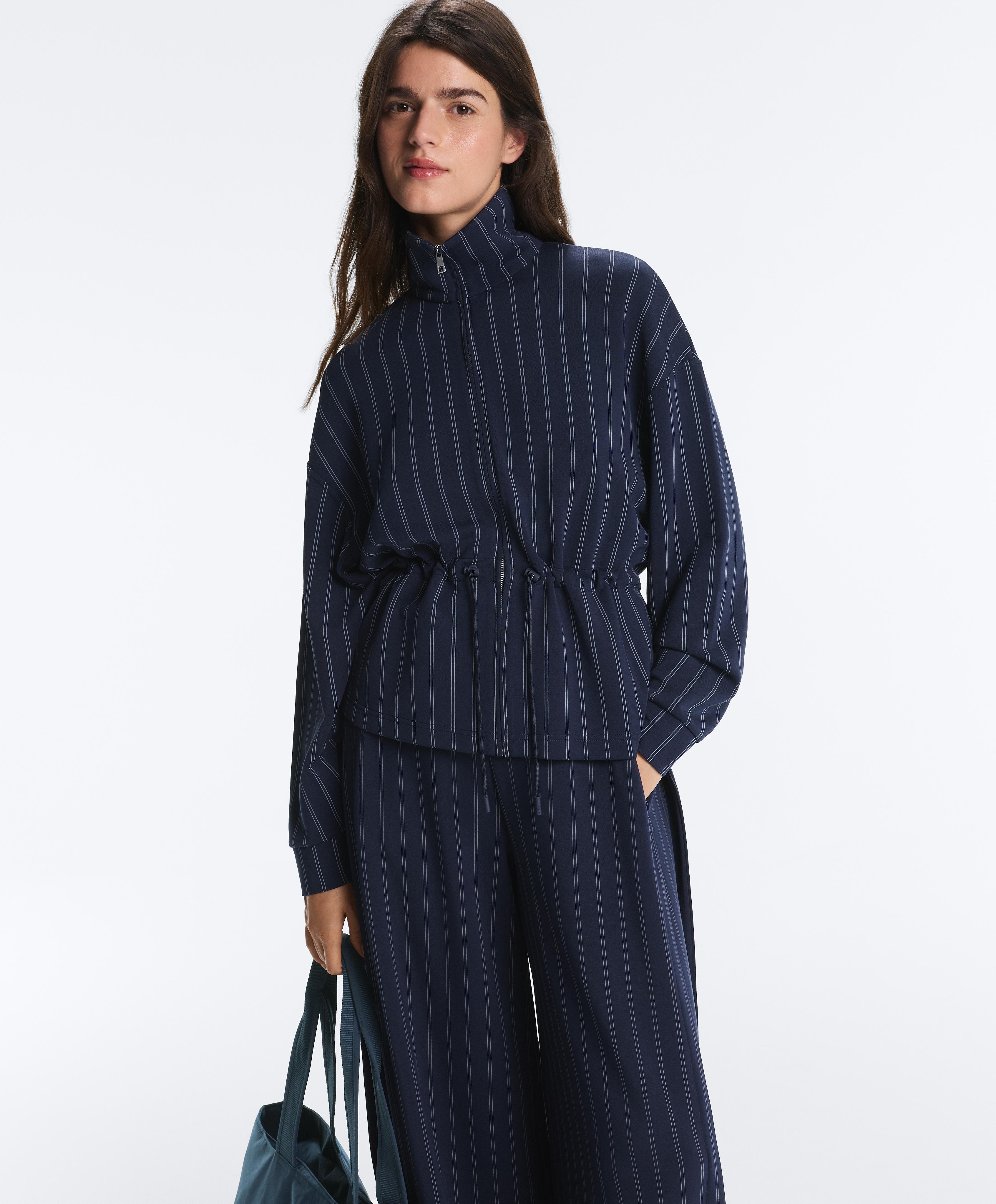 Ζακέτα με ρυθμιζόμενη μέση και όρθιο γιακά από μοντάλ με απαλή υφή