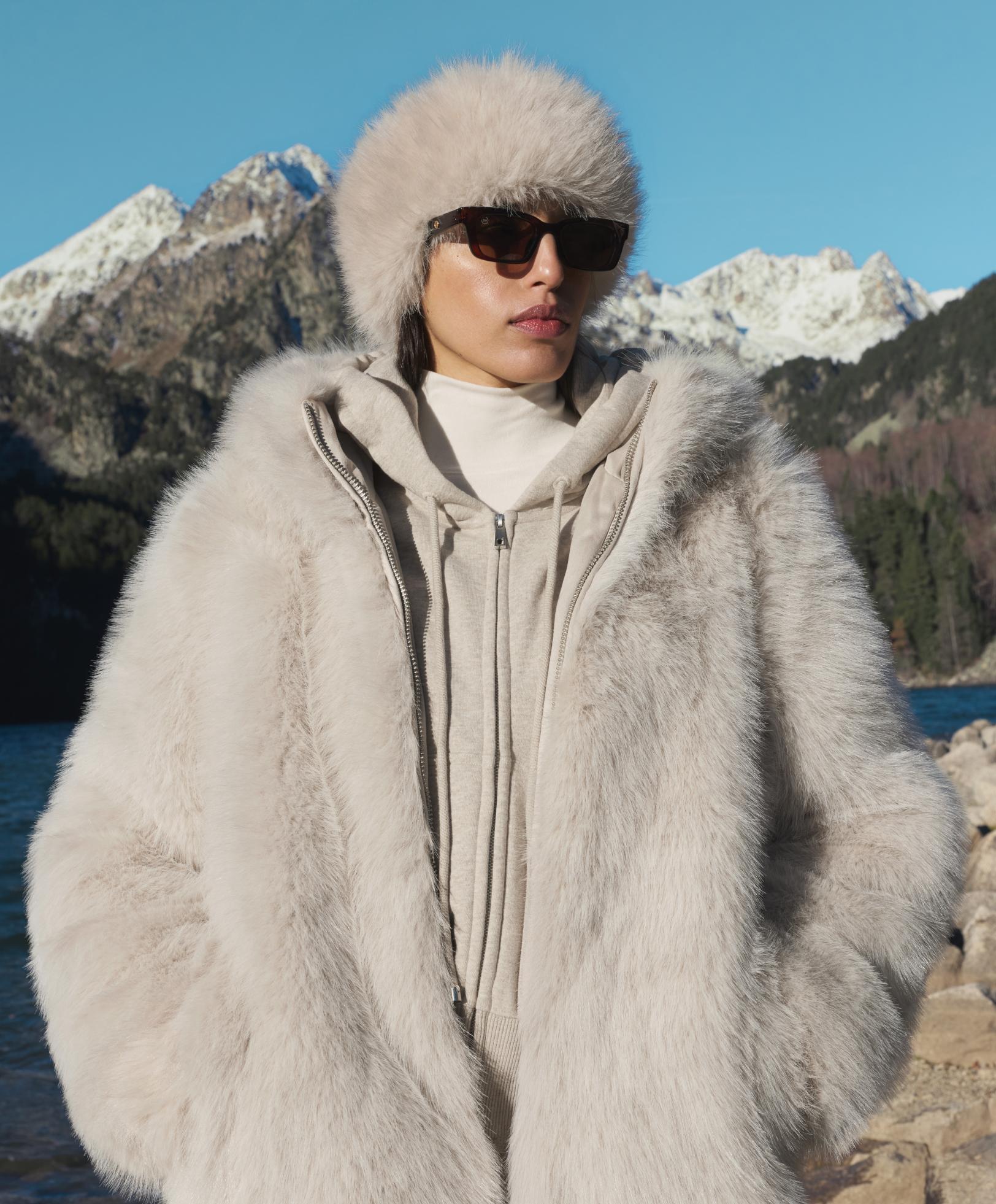 Wide sleeve hooded jacket with cotton Wide sleeve hooded jacket with cotton