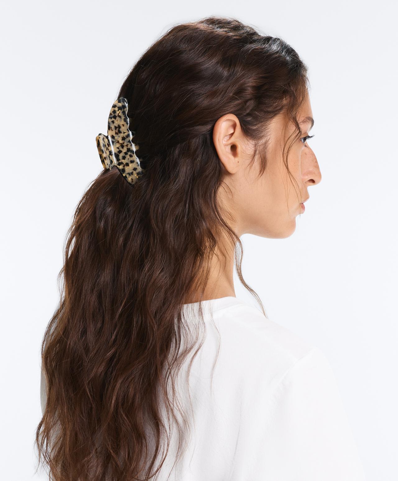 Large printed hair claw — CHESTNUT