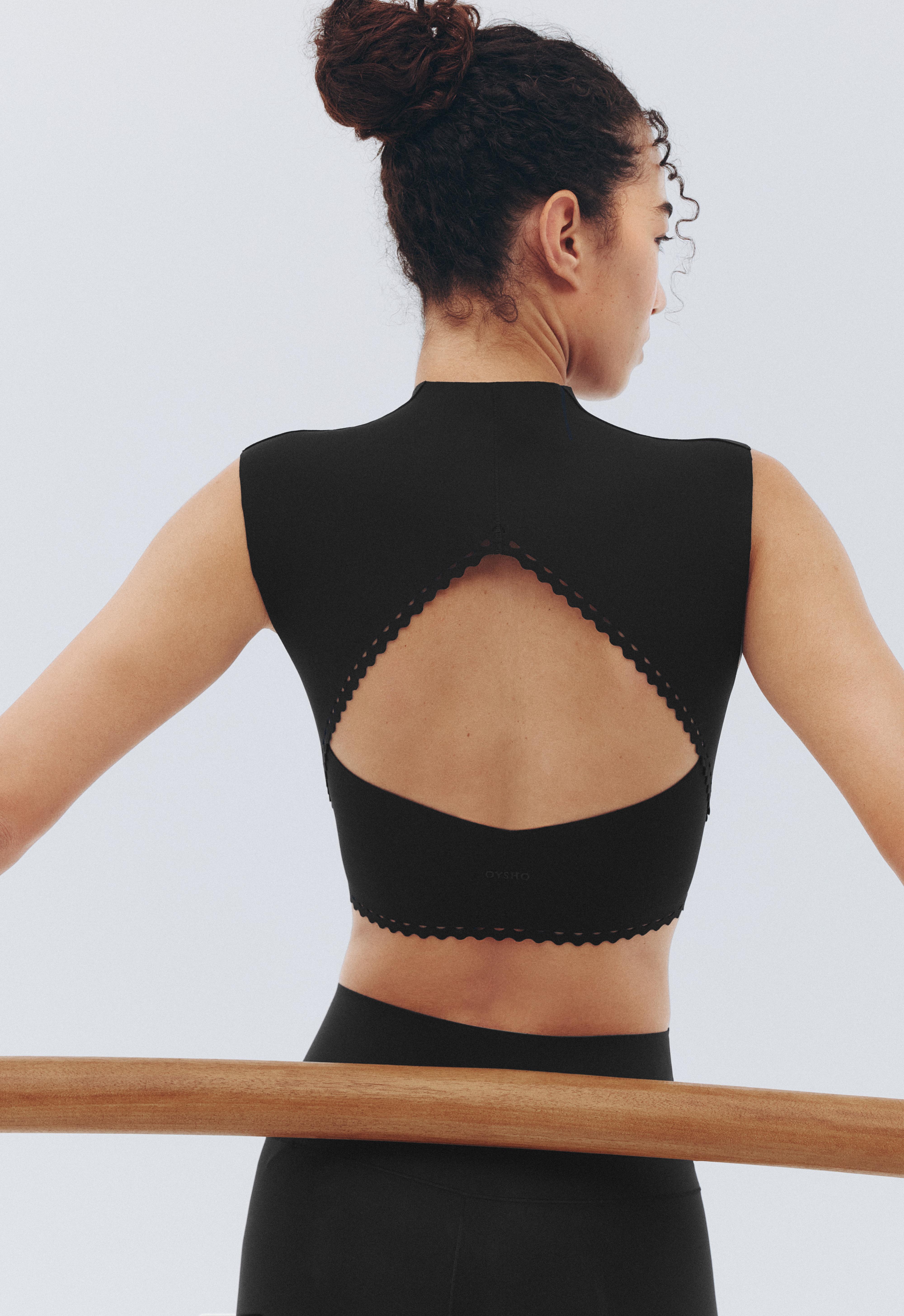 Perfect-adapt wave-detail tank top — BLACK