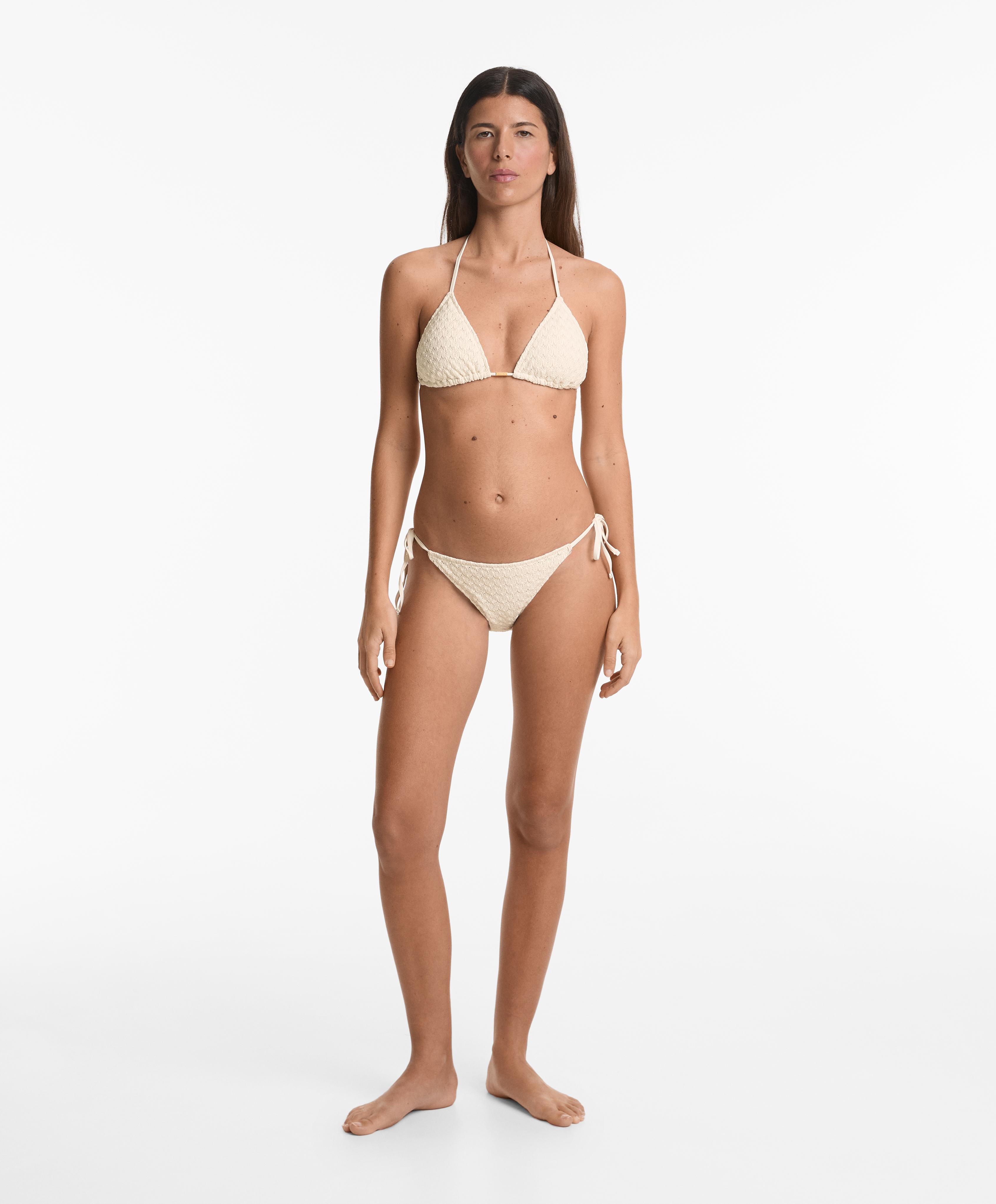 Bikinislip mit mittlerer Bedeckung, Bändern, Häkelmuster und Blättern - Sale Bikinislip mit mittlerer Bedeckung, Bändern, Häkelmuster und Blättern - Sale