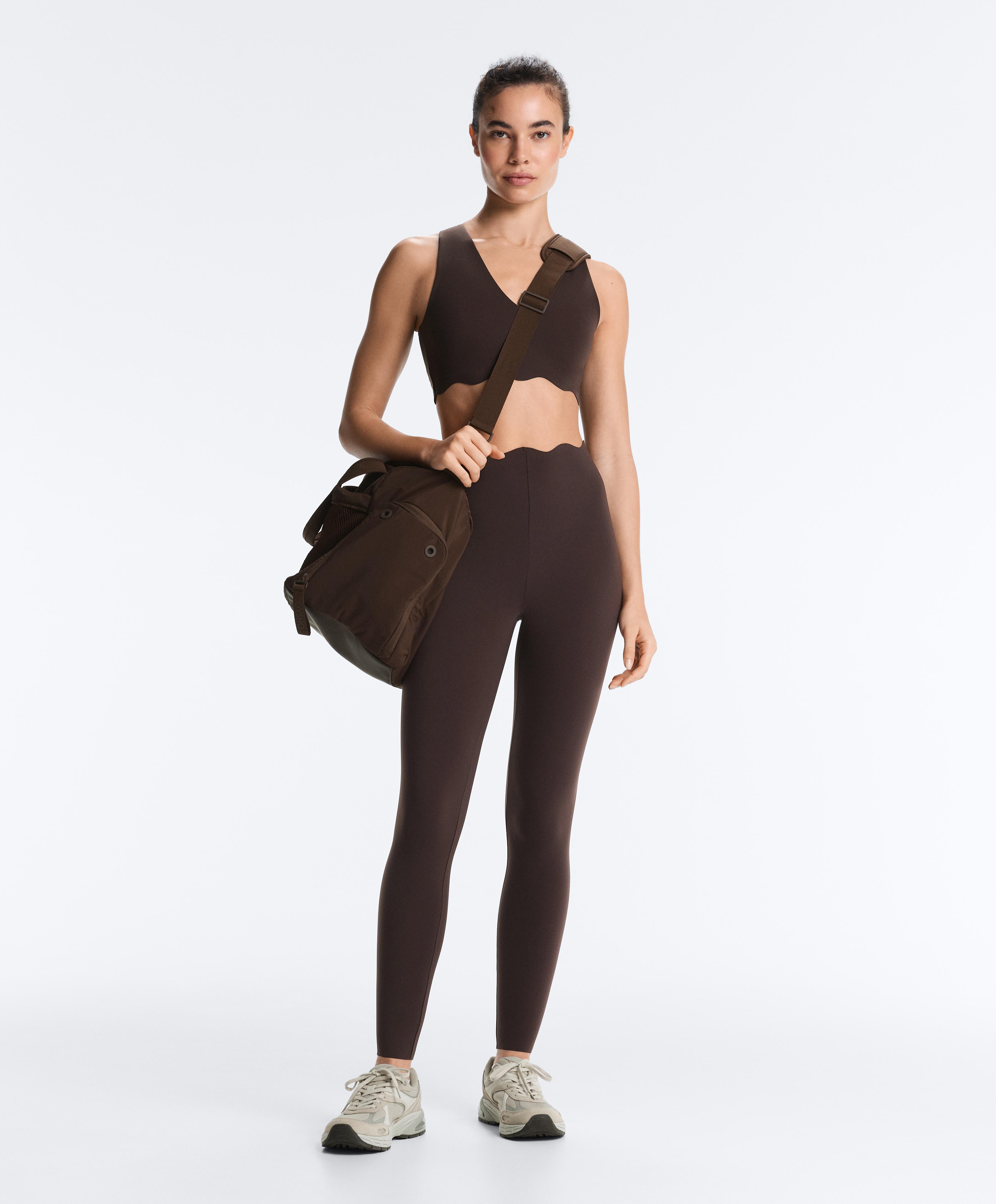 Wavy medium-support compressive sports bra — DARK REDDISH‑BROWN