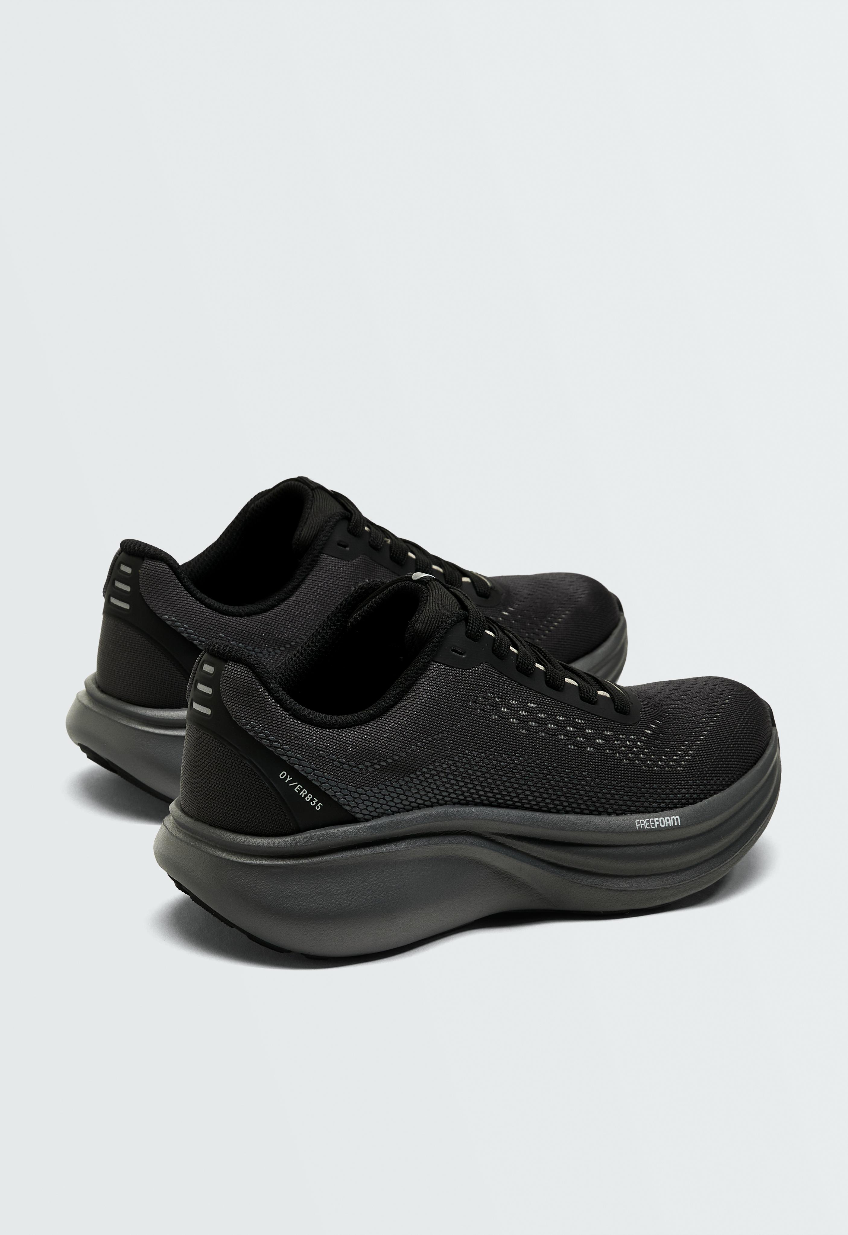 OY/ER 835 Running trainers — BLACK