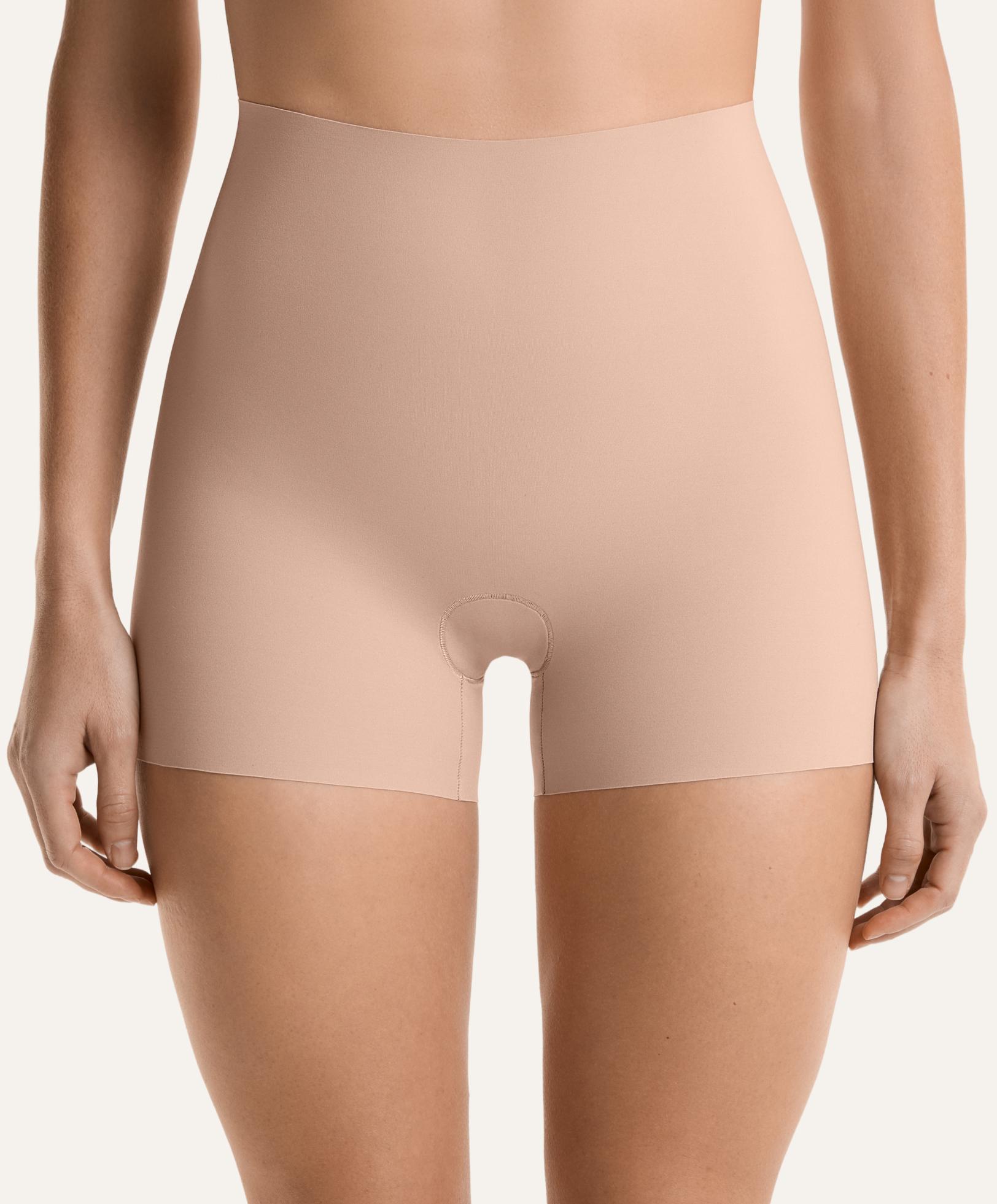 High-waisted invisible laser-cut hot pants